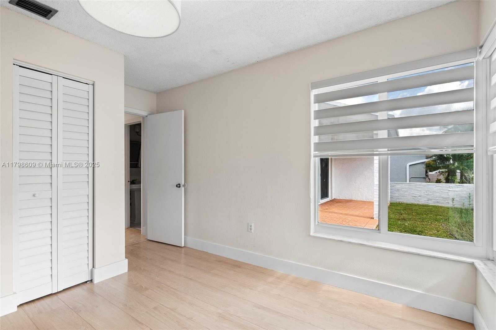 Small Image of 16791 ROYAL POINCIANA DR, Weston Number 28