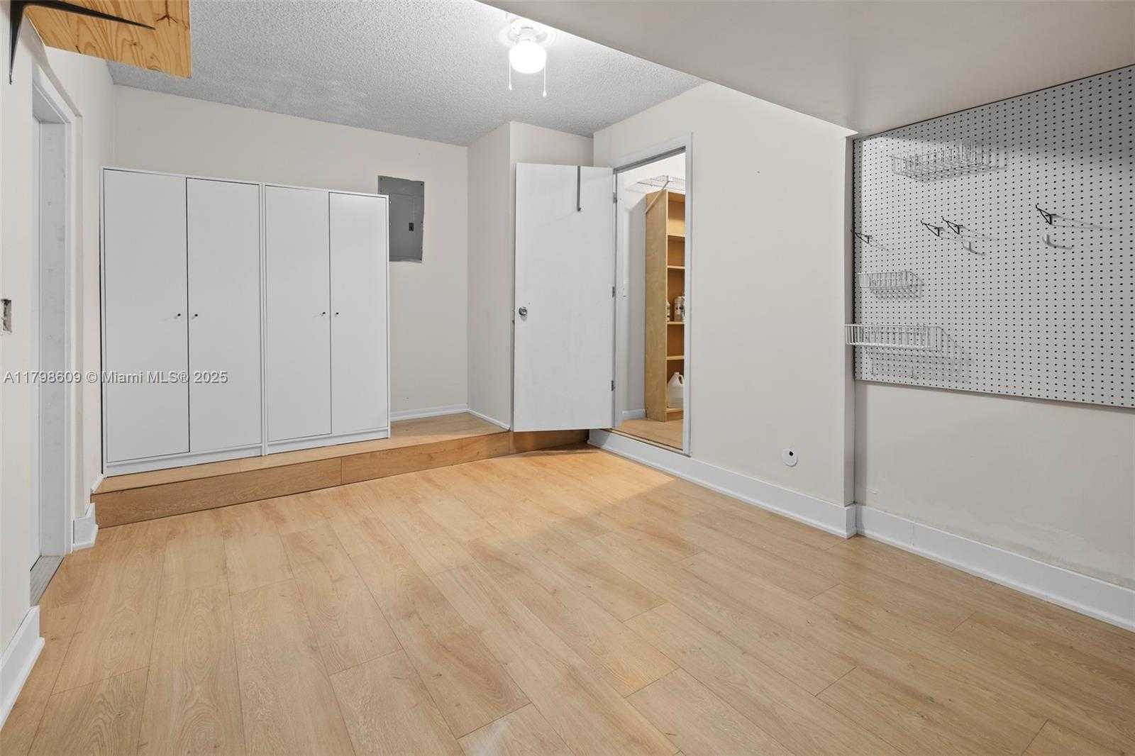 Small Image of 16791 ROYAL POINCIANA DR, Weston Number 31