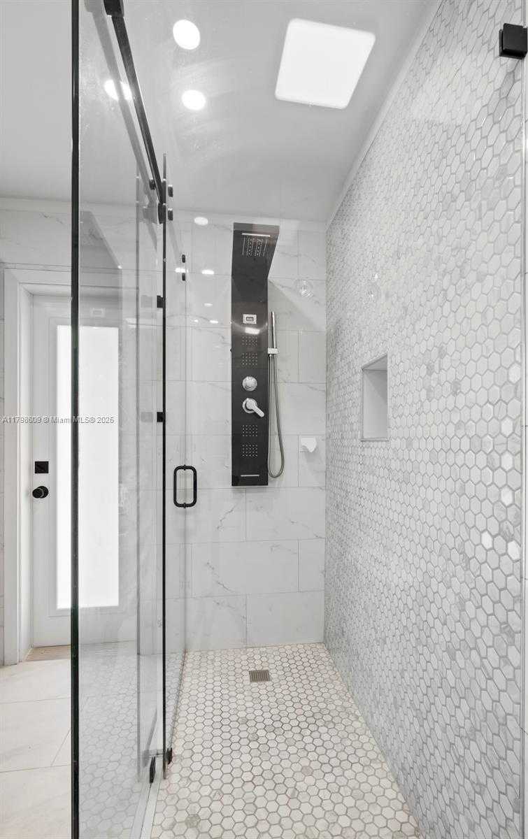 Small Image of 16791 ROYAL POINCIANA DR, Weston Number 36