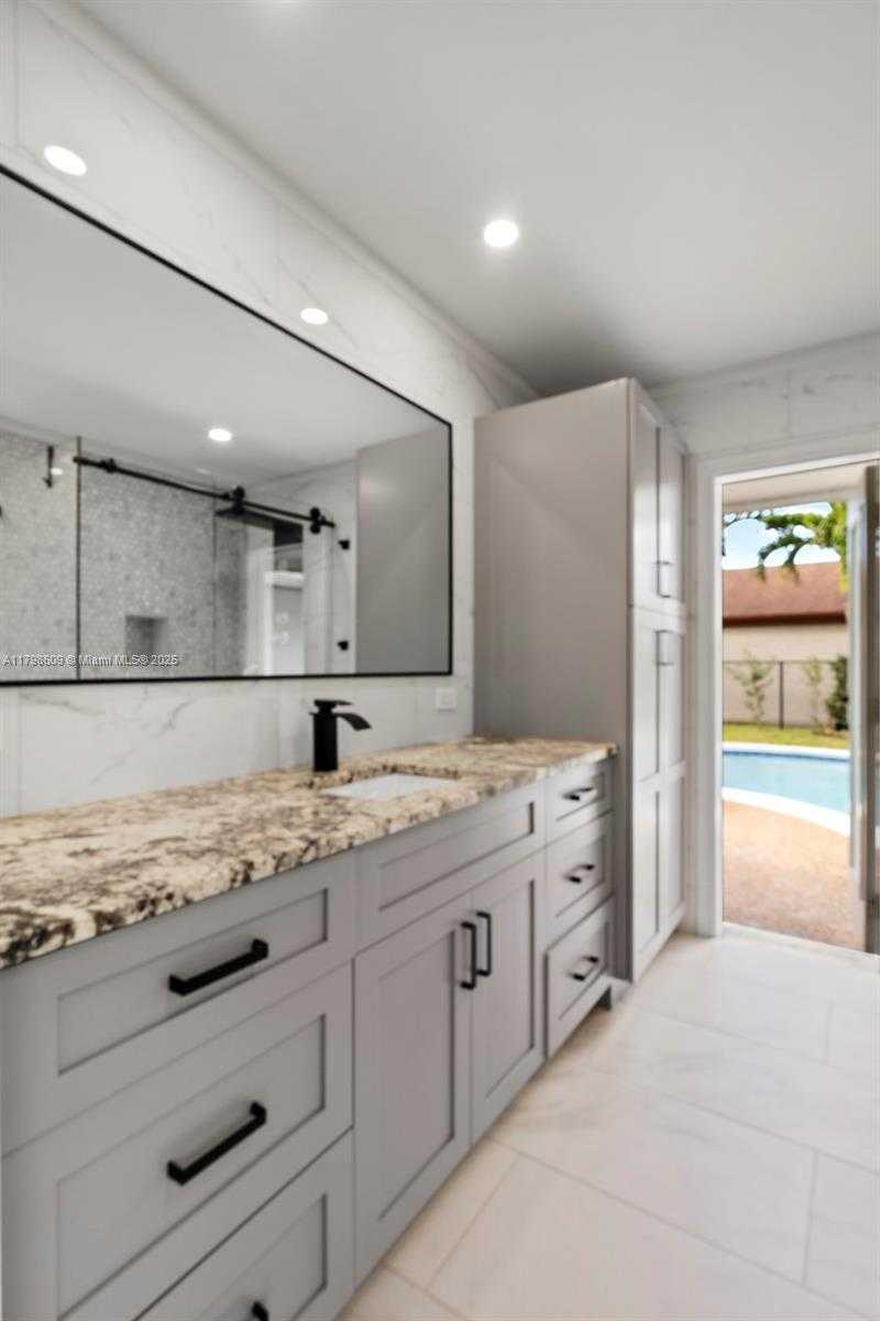 Small Image of 16791 ROYAL POINCIANA DR, Weston Number 37