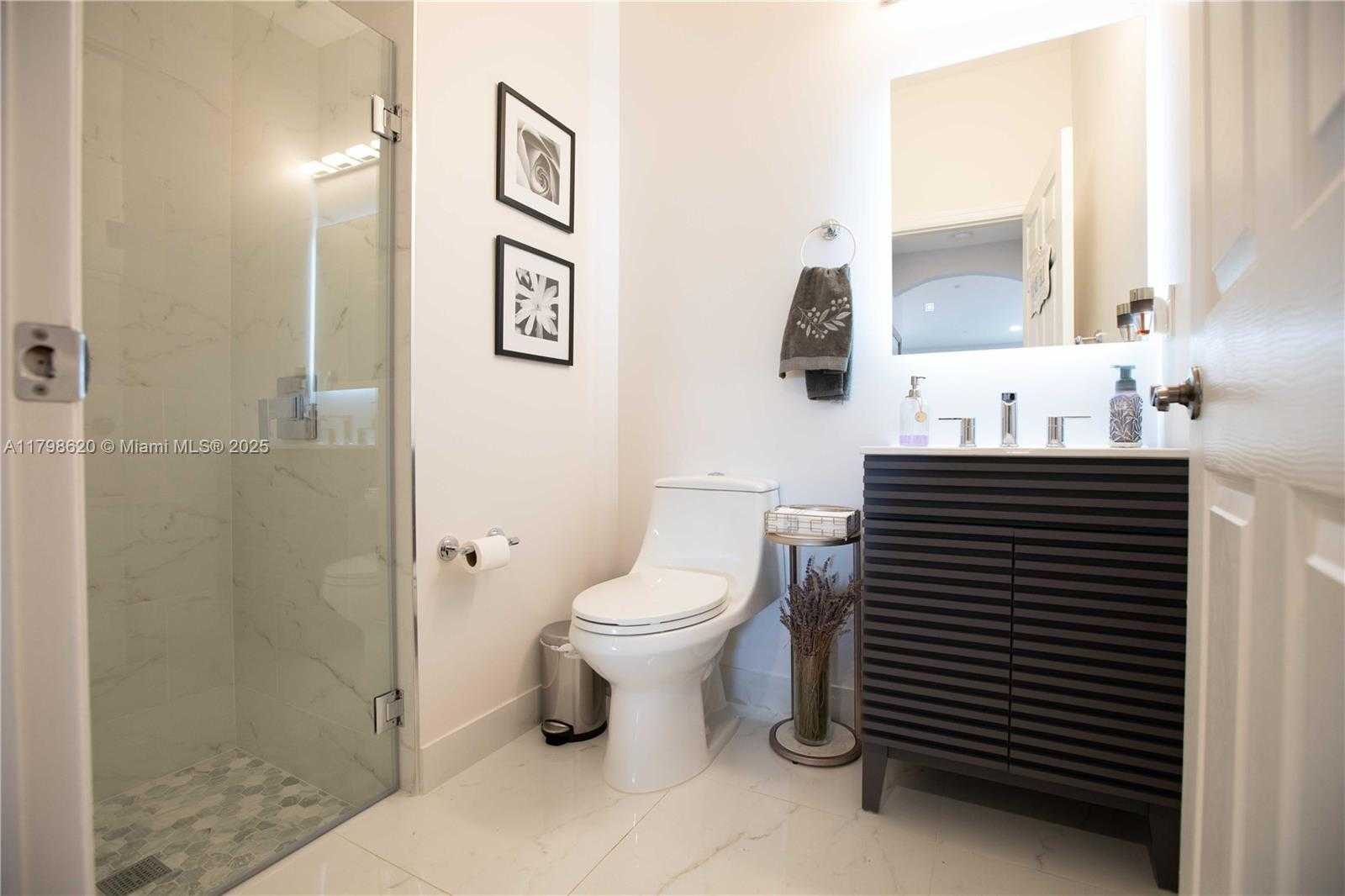 Small Image of 4450 LAUREL PL, Weston Number 14