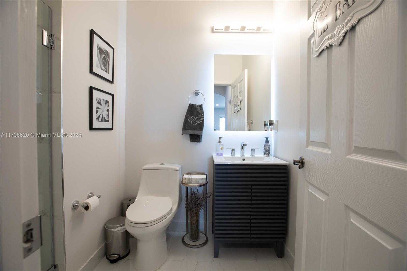 Small Image of 4450 LAUREL PL, Weston Number 15
