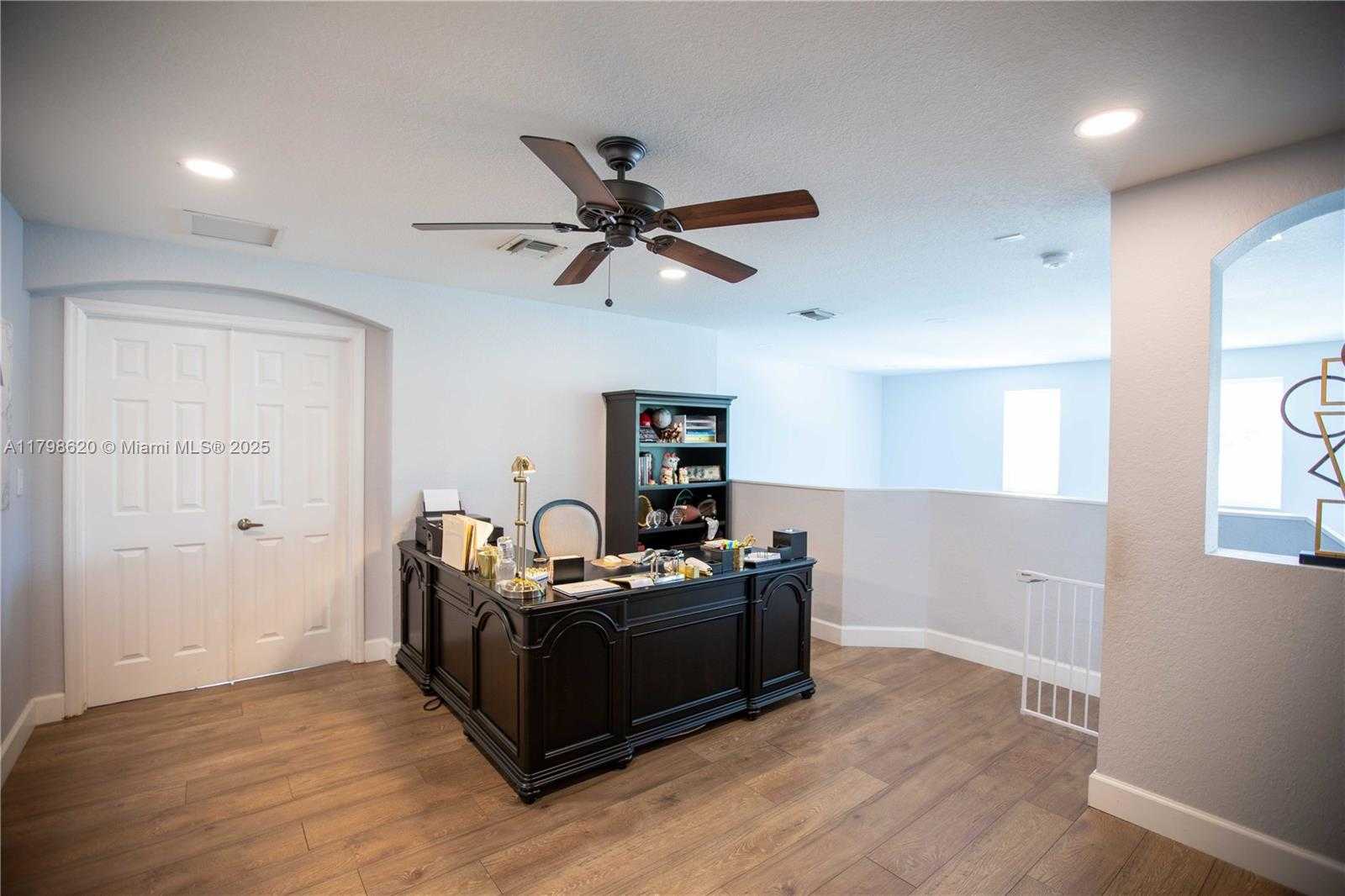 Small Image of 4450 LAUREL PL, Weston Number 19