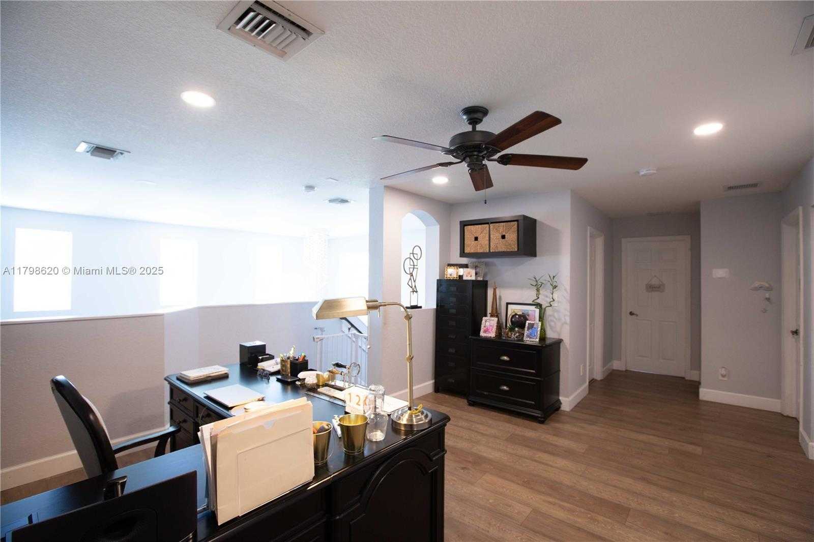 Small Image of 4450 LAUREL PL, Weston Number 20