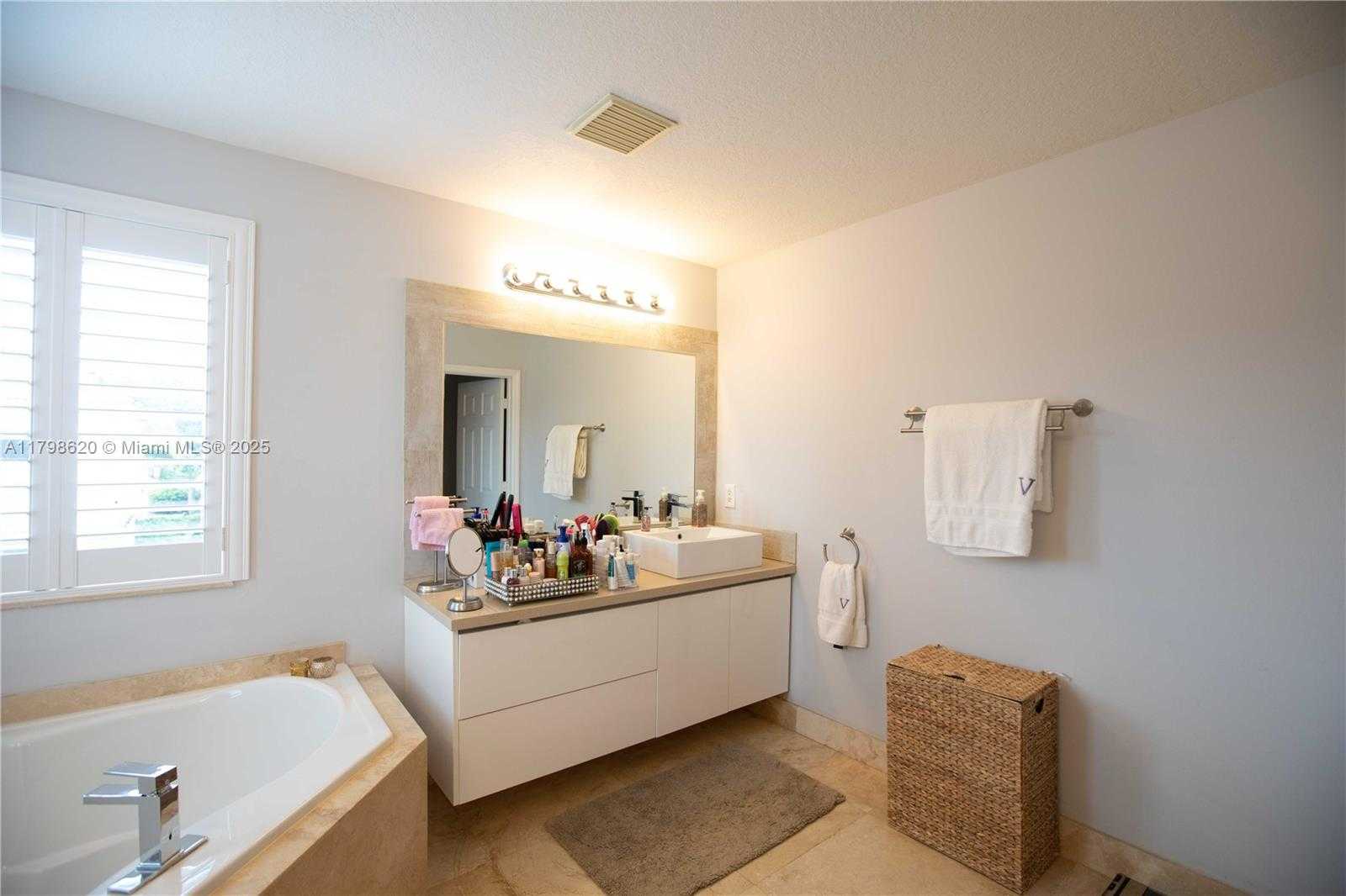 Small Image of 4450 LAUREL PL, Weston Number 24