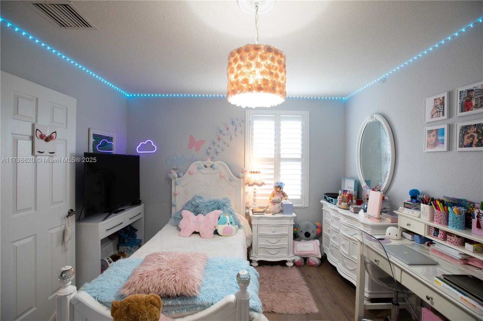 Small Image of 4450 LAUREL PL, Weston Number 28