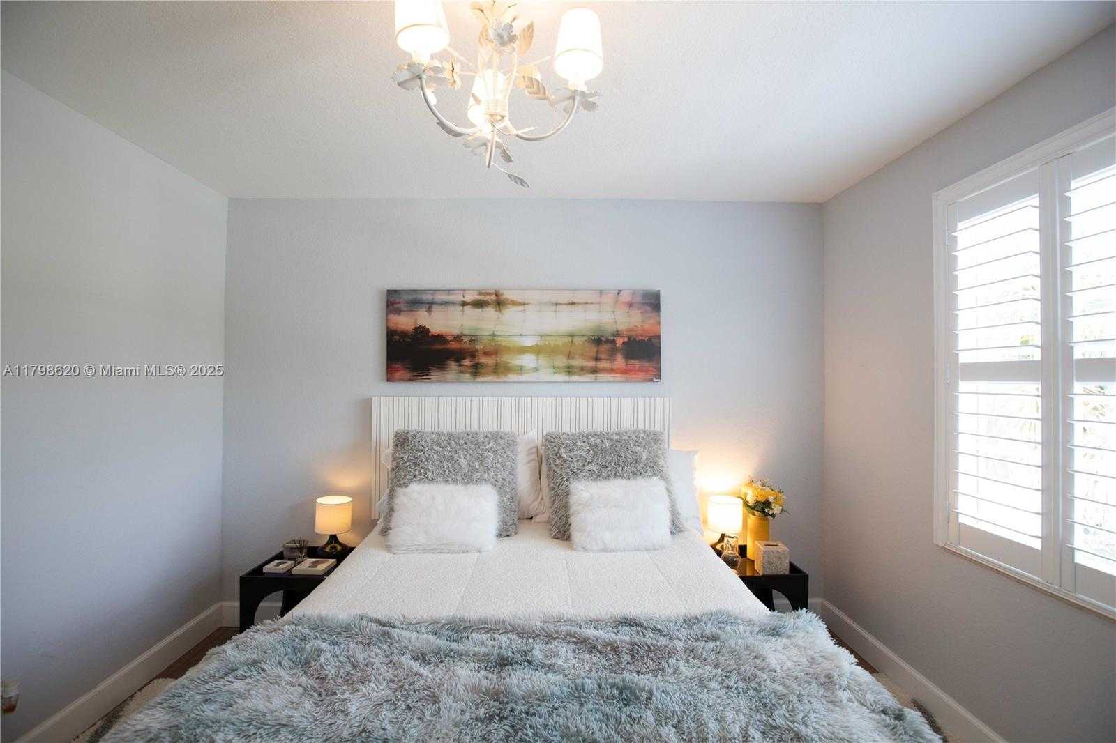 Small Image of 4450 LAUREL PL, Weston Number 32
