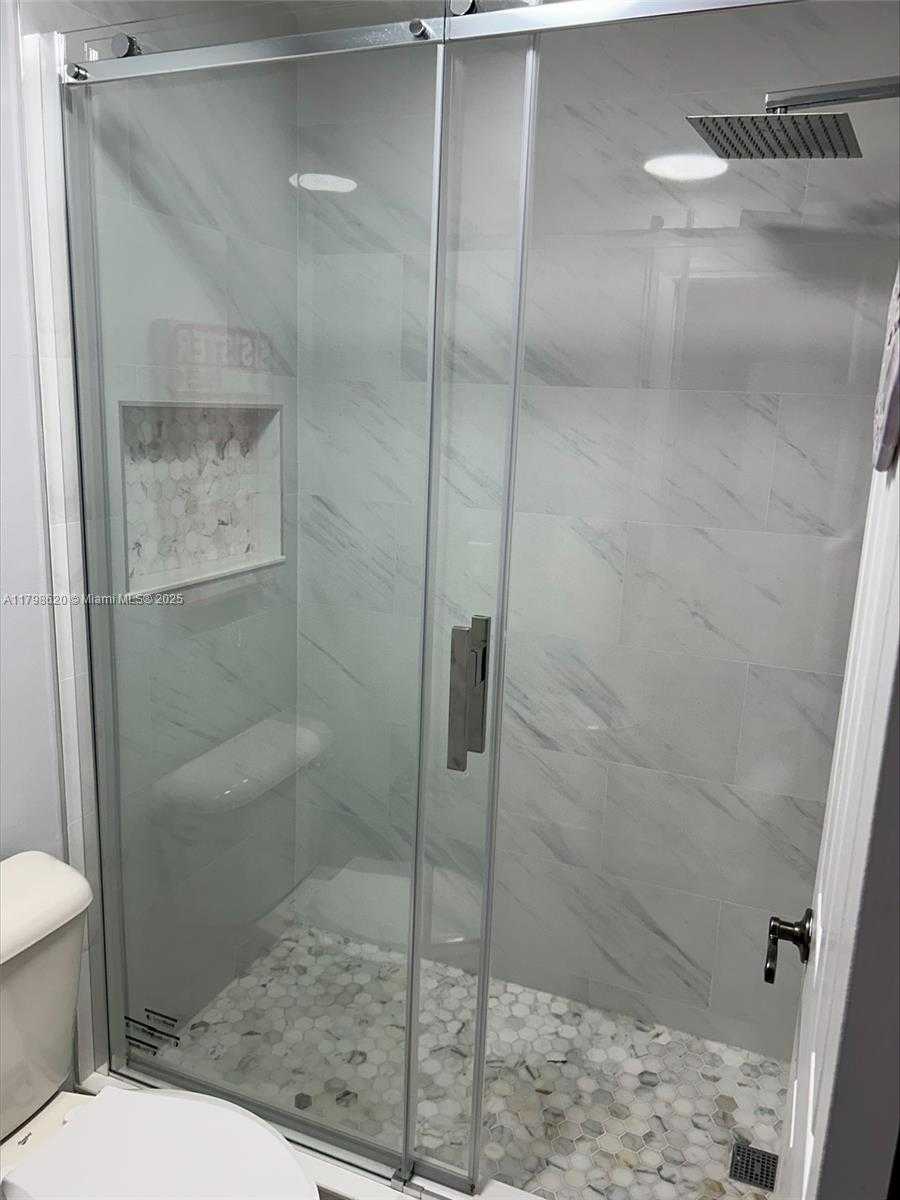 Small Image of 4450 LAUREL PL, Weston Number 33