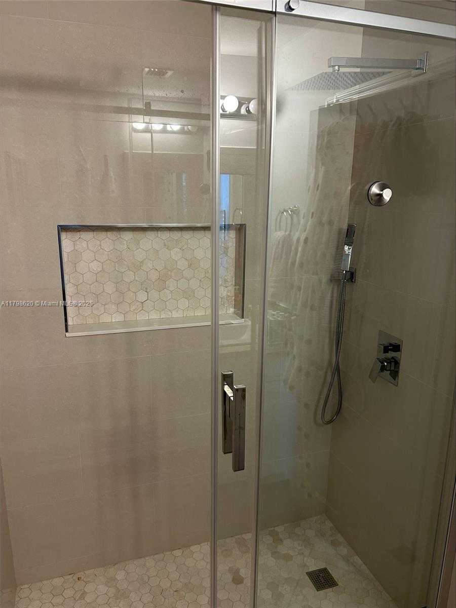Small Image of 4450 LAUREL PL, Weston Number 34