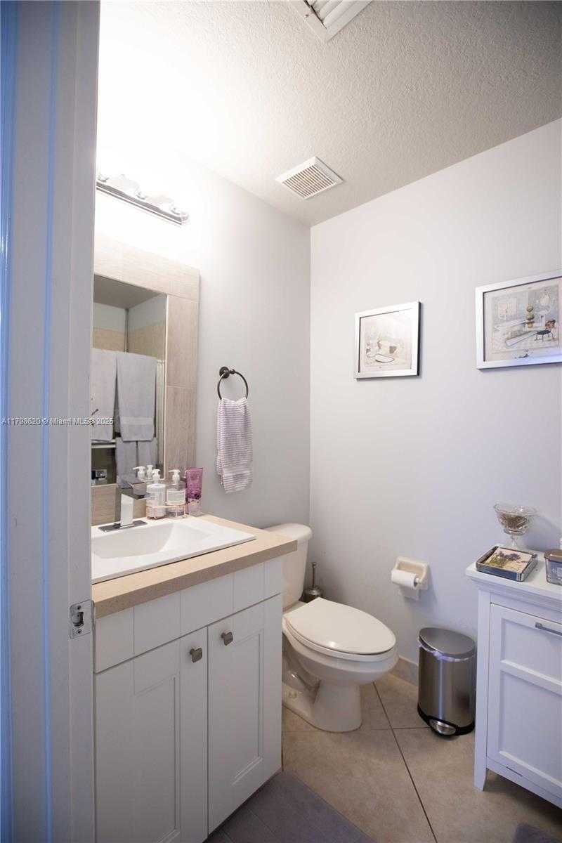 Small Image of 4450 LAUREL PL, Weston Number 35