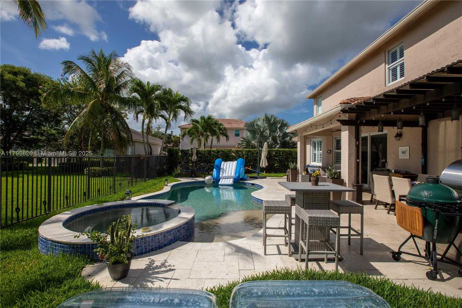 Small Image of 4450 LAUREL PL, Weston Number 38
