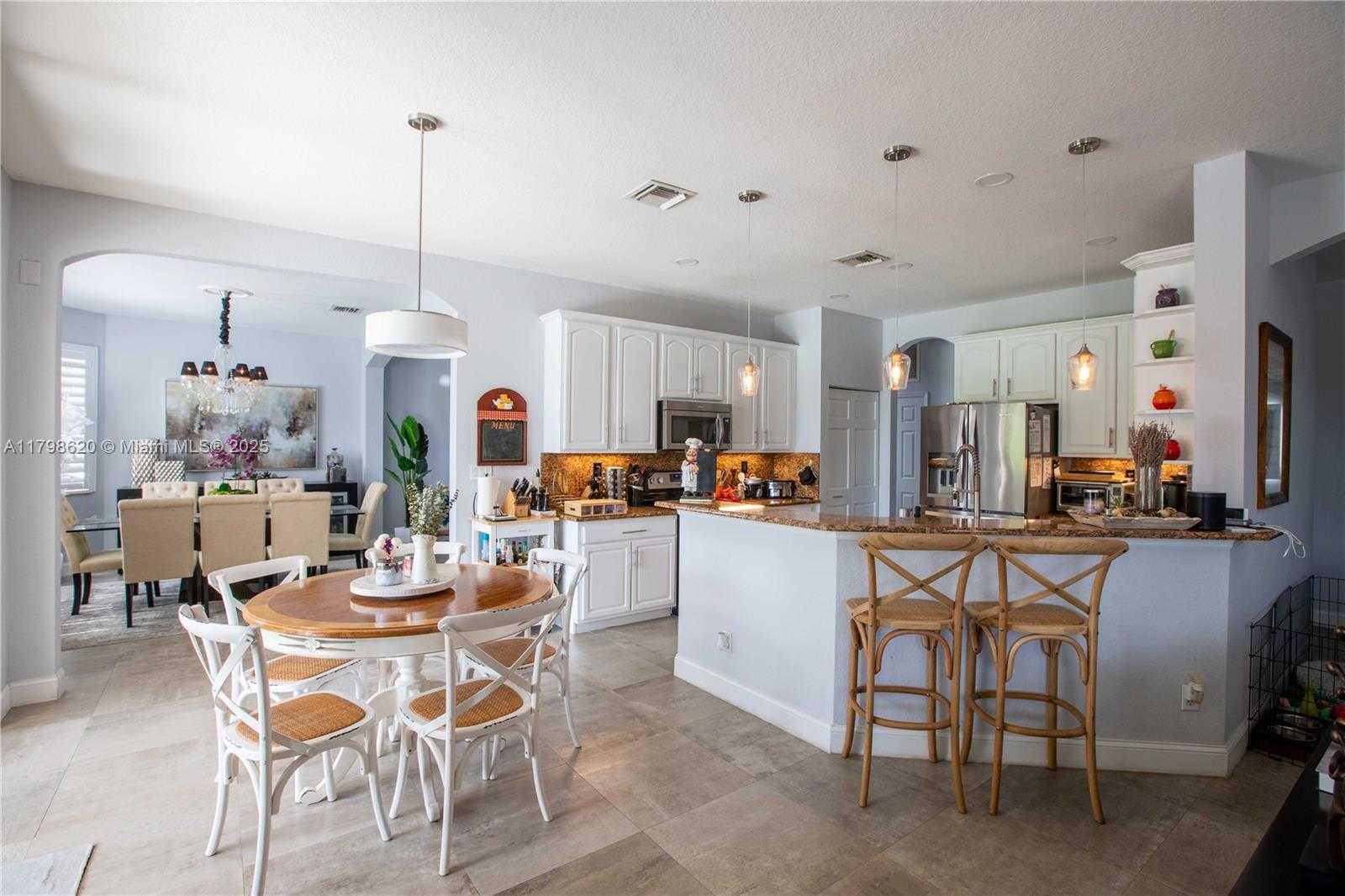 Small Image of 4450 LAUREL PL, Weston Number 4