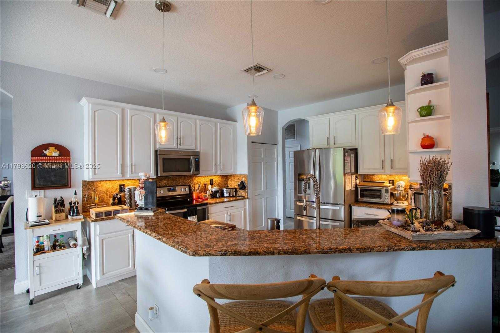 Small Image of 4450 LAUREL PL, Weston Number 5