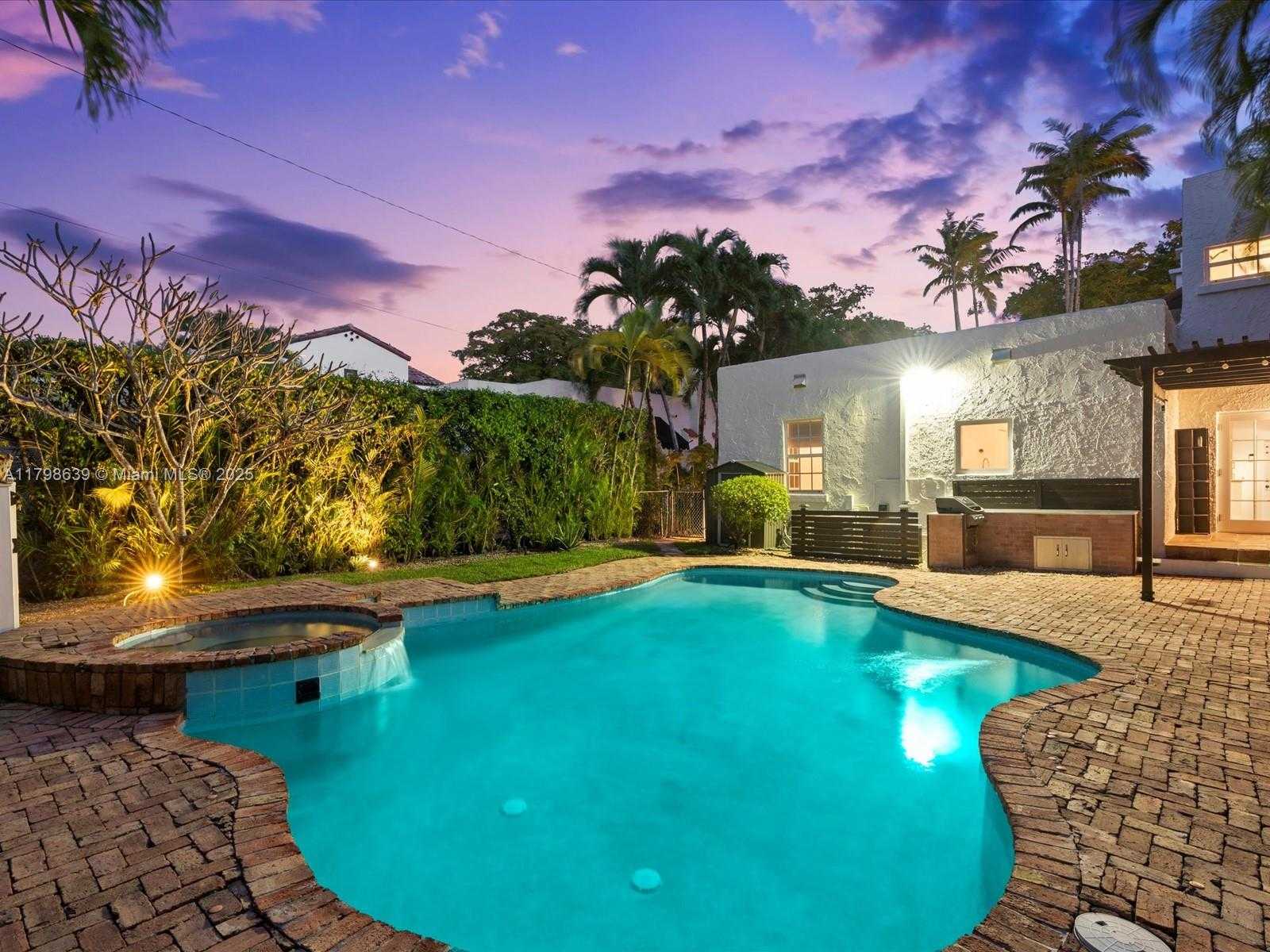 Small Image of 1125 ASTURIA AVE, Coral Gables Number 2