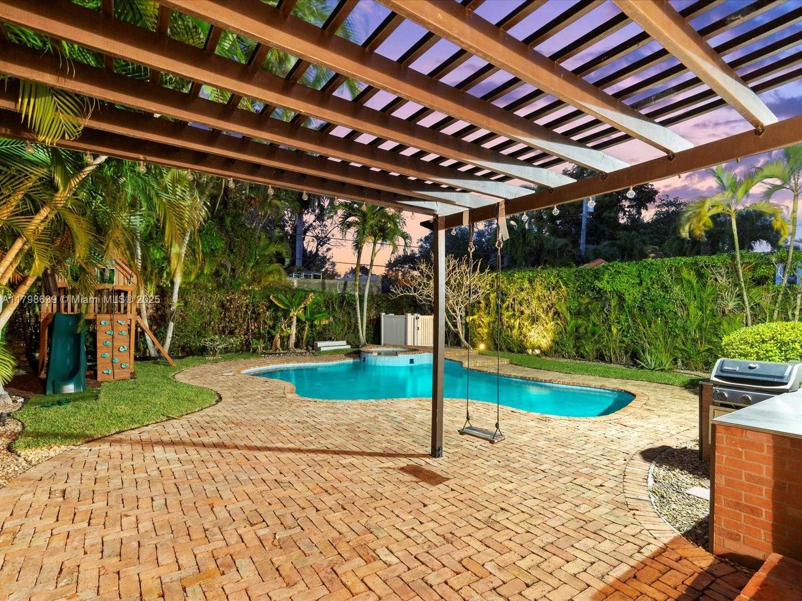 Small Image of 1125 ASTURIA AVE, Coral Gables Number 5