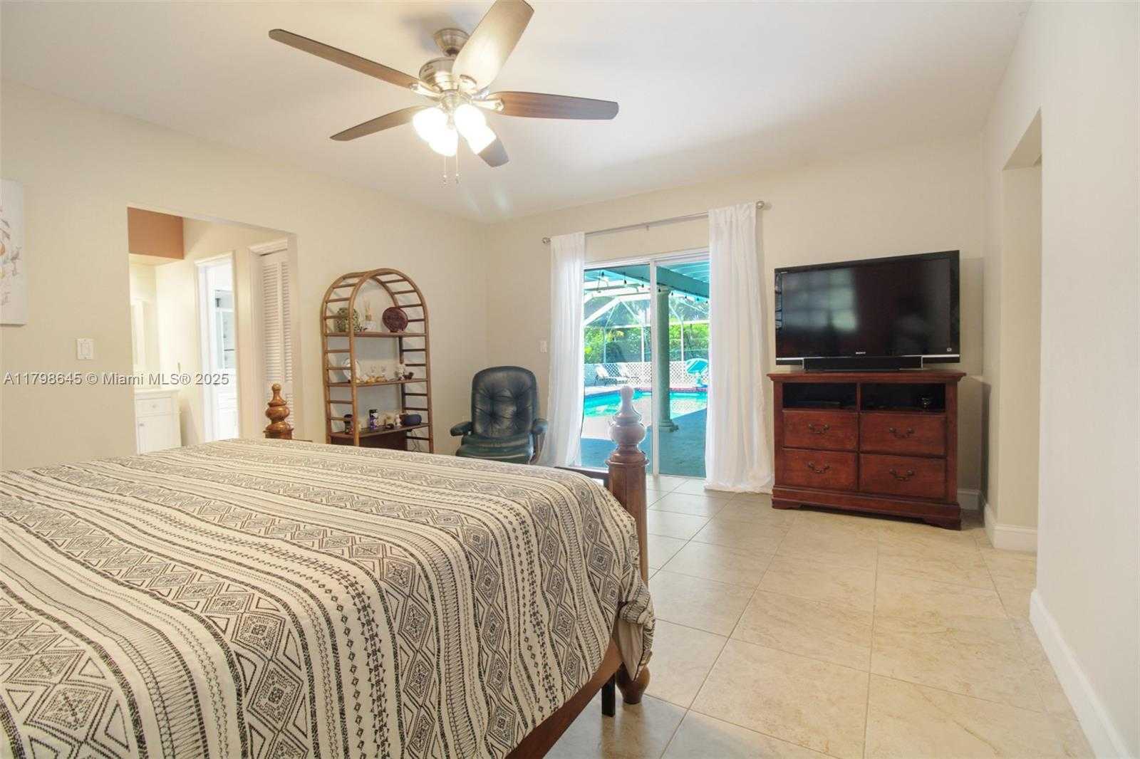 Small Image of 7700 SOUTH WEST 168TH TER, Palmetto Bay Number 14