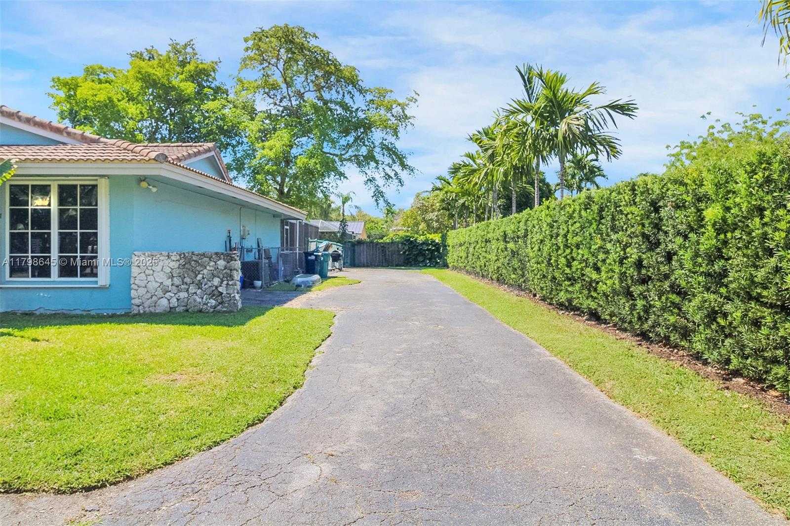 Small Image of 7700 SOUTH WEST 168TH TER, Palmetto Bay Number 3