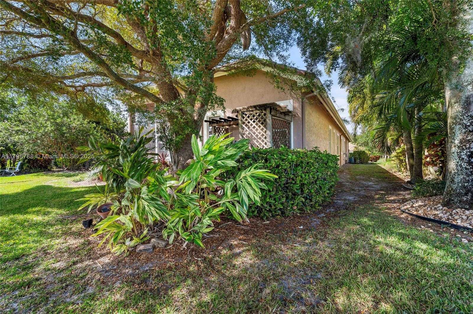Small Image of 8100 MUIRHEAD CIR, Boynton Beach Number 41