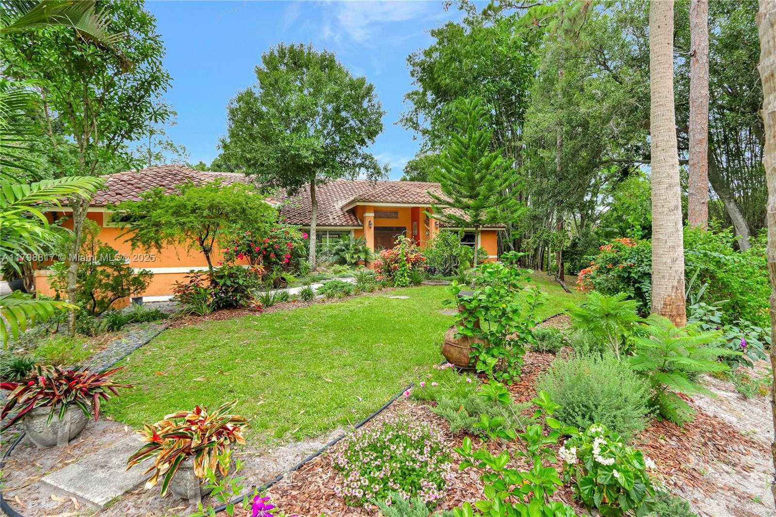 Small Image of 95 EAST WESTWOOD CIR E, West Palm Beach Number 3