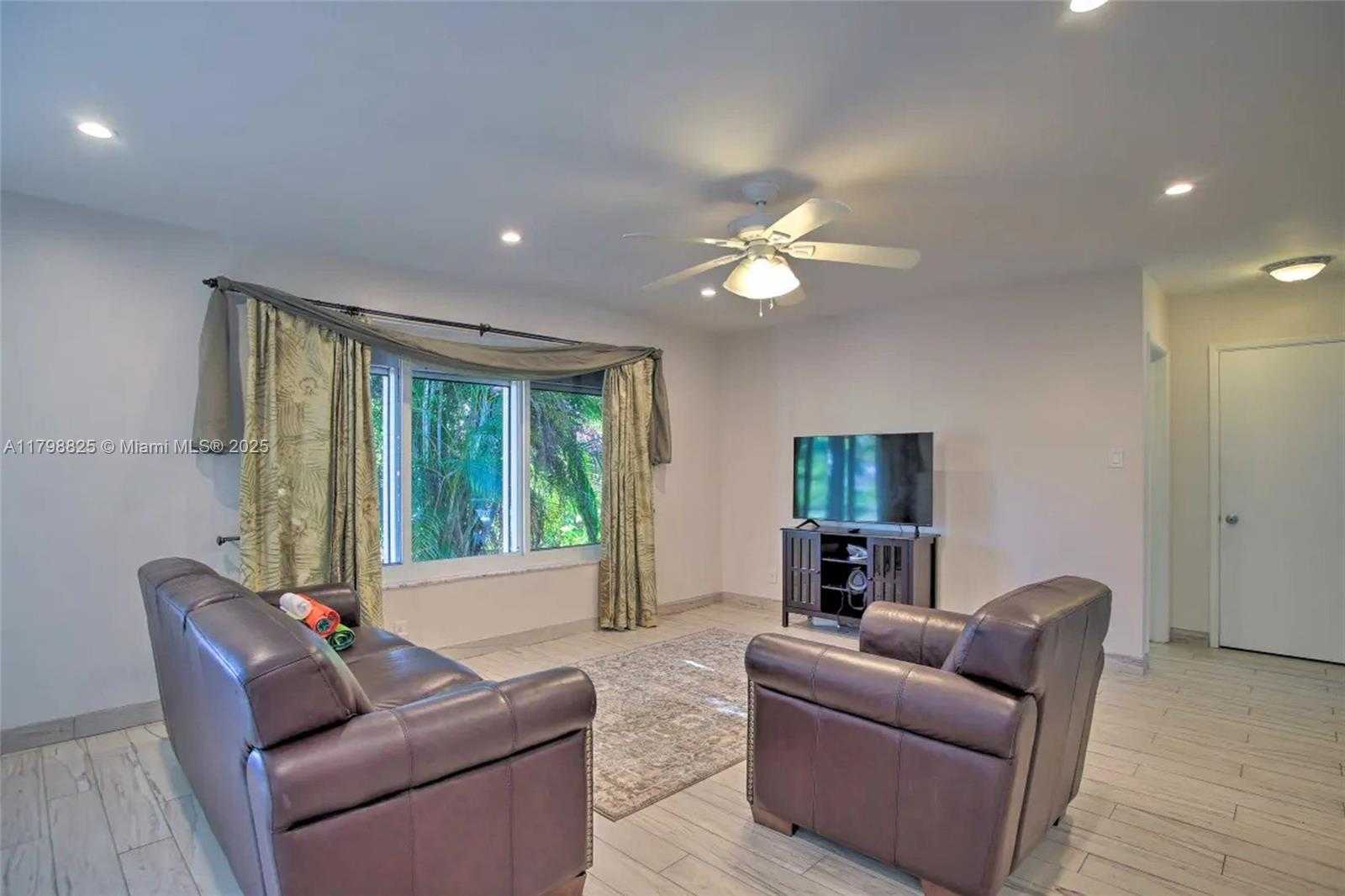 Small Image of 5111 NORTH EAST 15TH AVE, Fort Lauderdale Number 19
