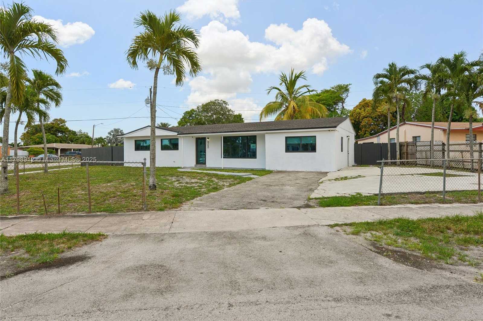 Small Image of 4260 NORTH WEST 172ND DR, Miami Gardens Number 2