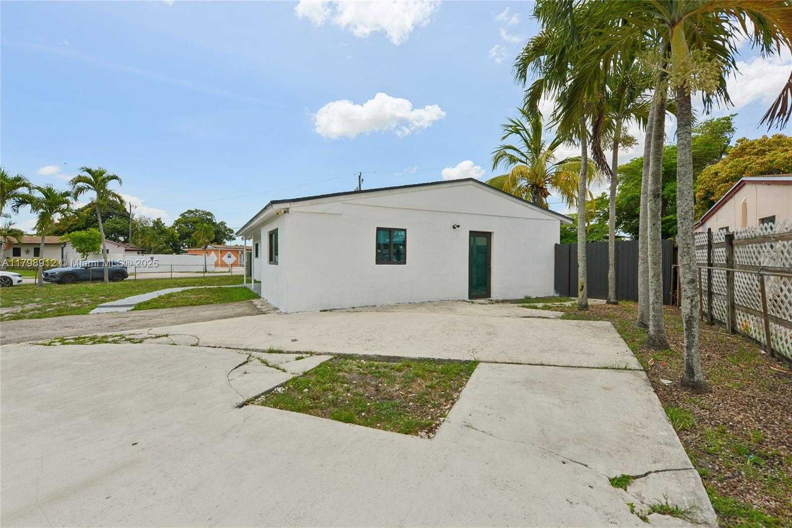 Small Image of 4260 NORTH WEST 172ND DR, Miami Gardens Number 3