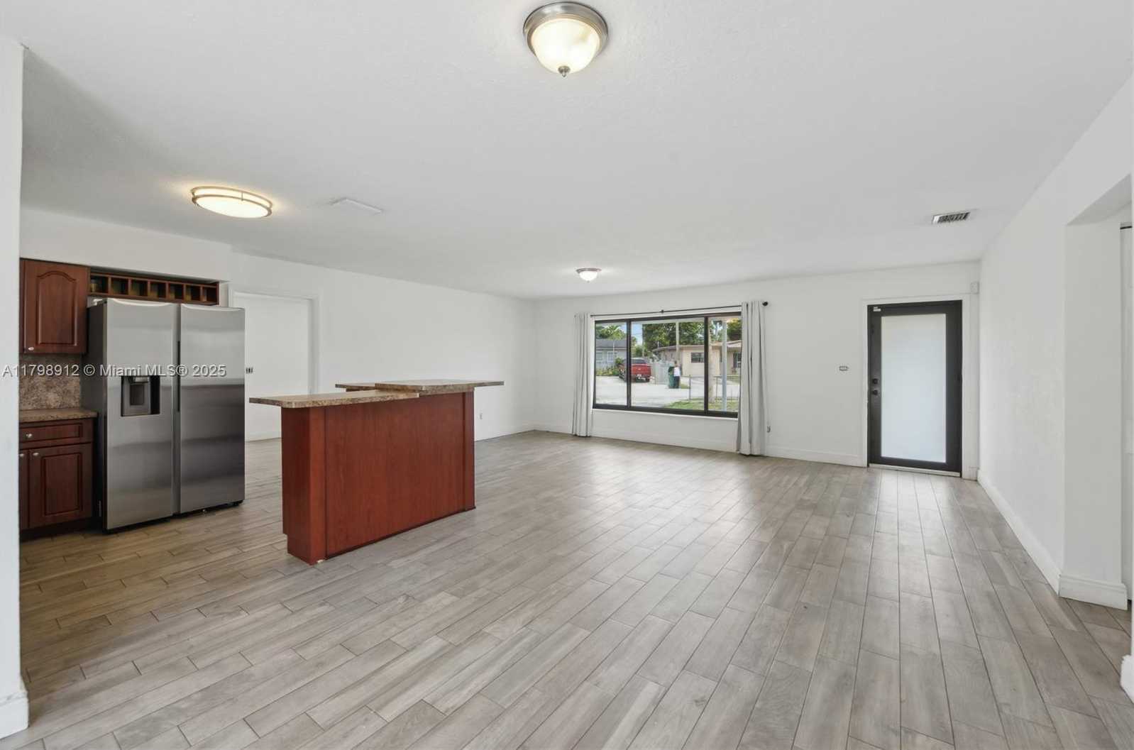 Small Image of 4260 NORTH WEST 172ND DR, Miami Gardens Number 7