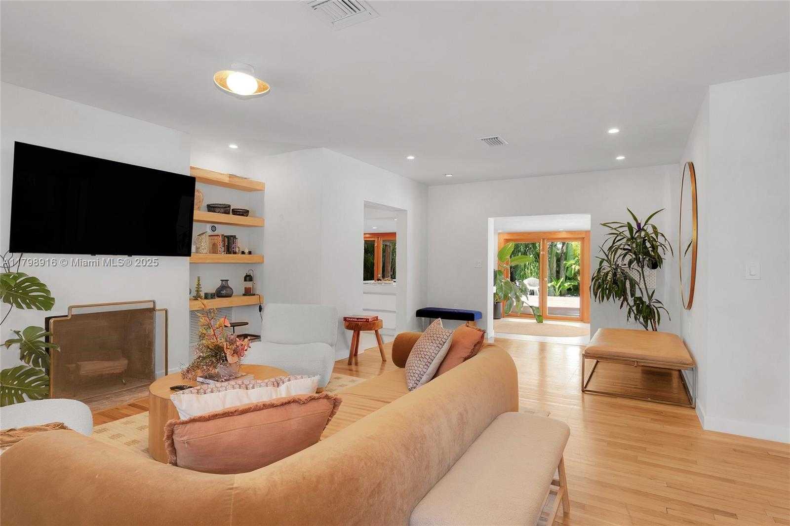 Small Image of 4031 WOODRIDGE RD, Coconut Grove Number 2