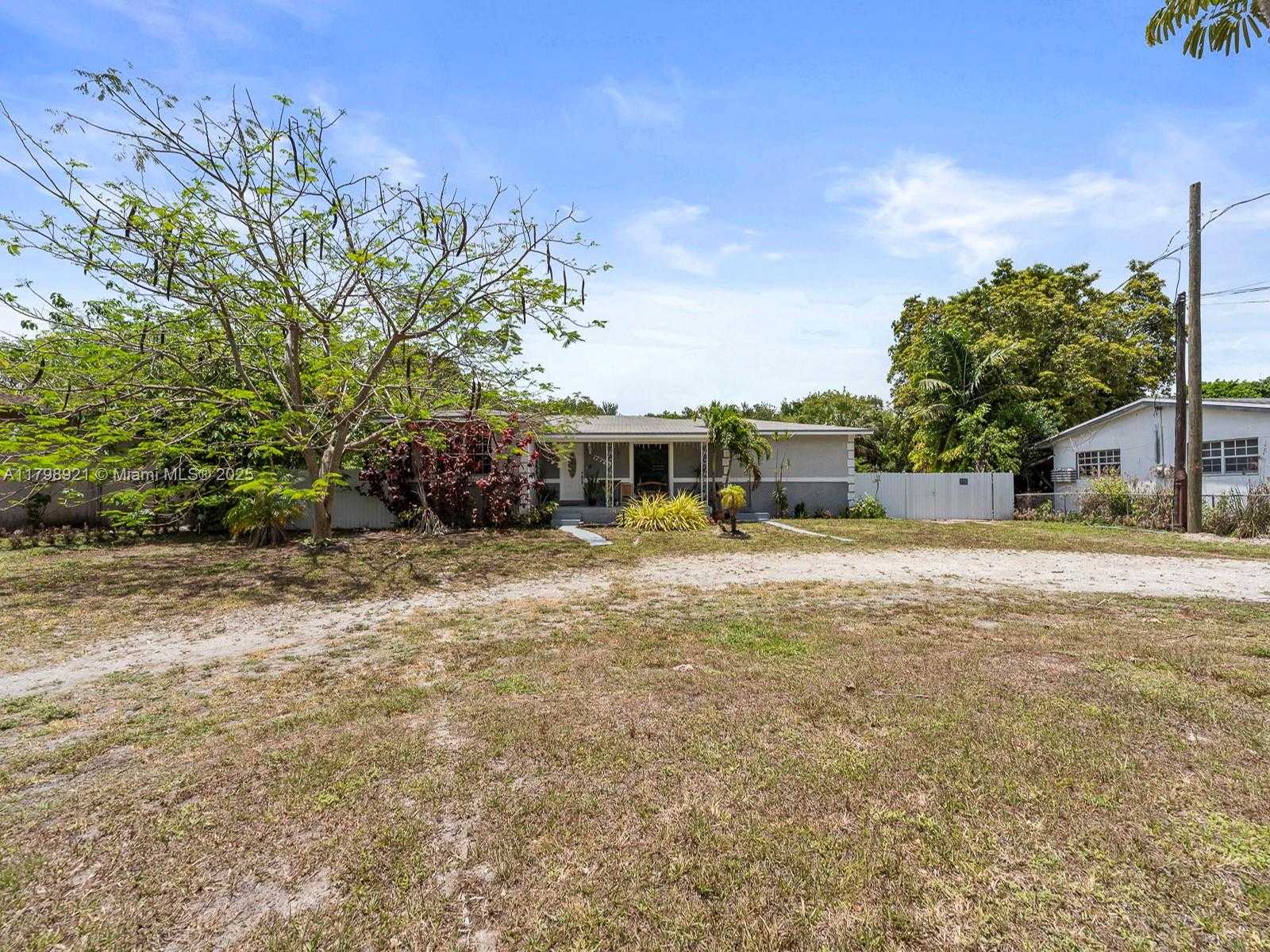 Small Image of 17720 NORTH WEST 17TH AVE, Miami Gardens Number 3
