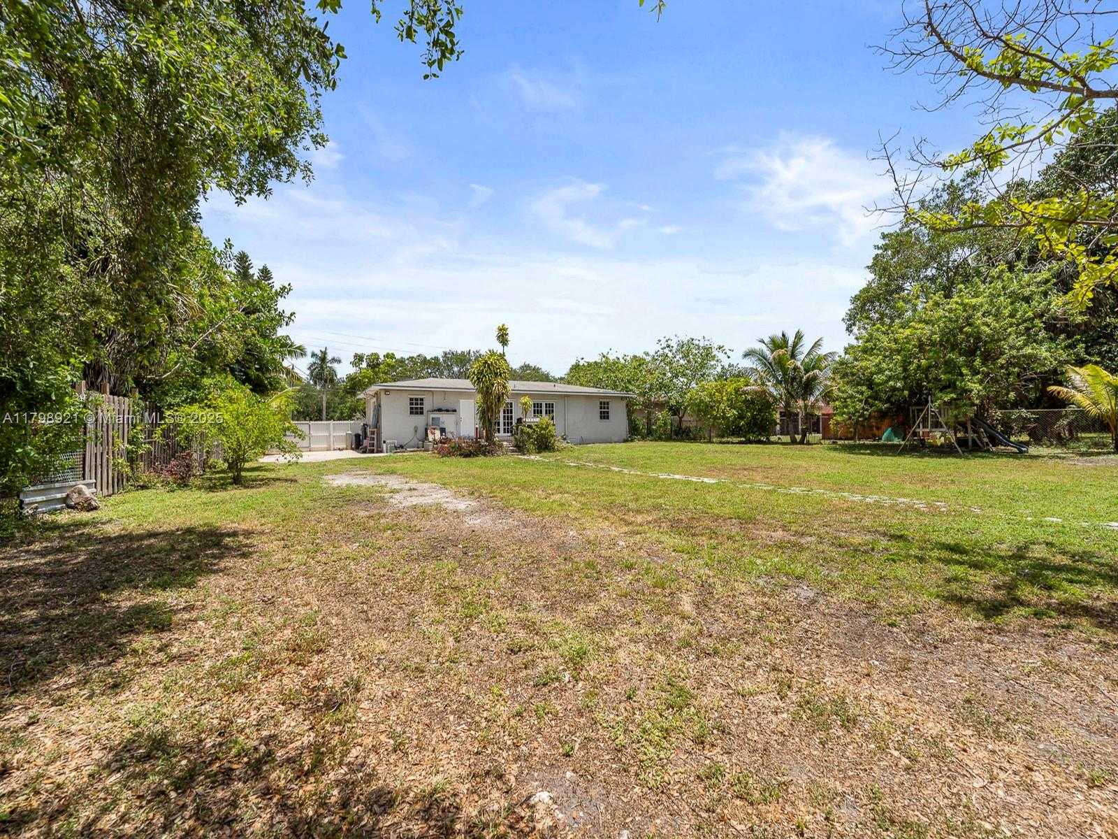Small Image of 17720 NORTH WEST 17TH AVE, Miami Gardens Number 6