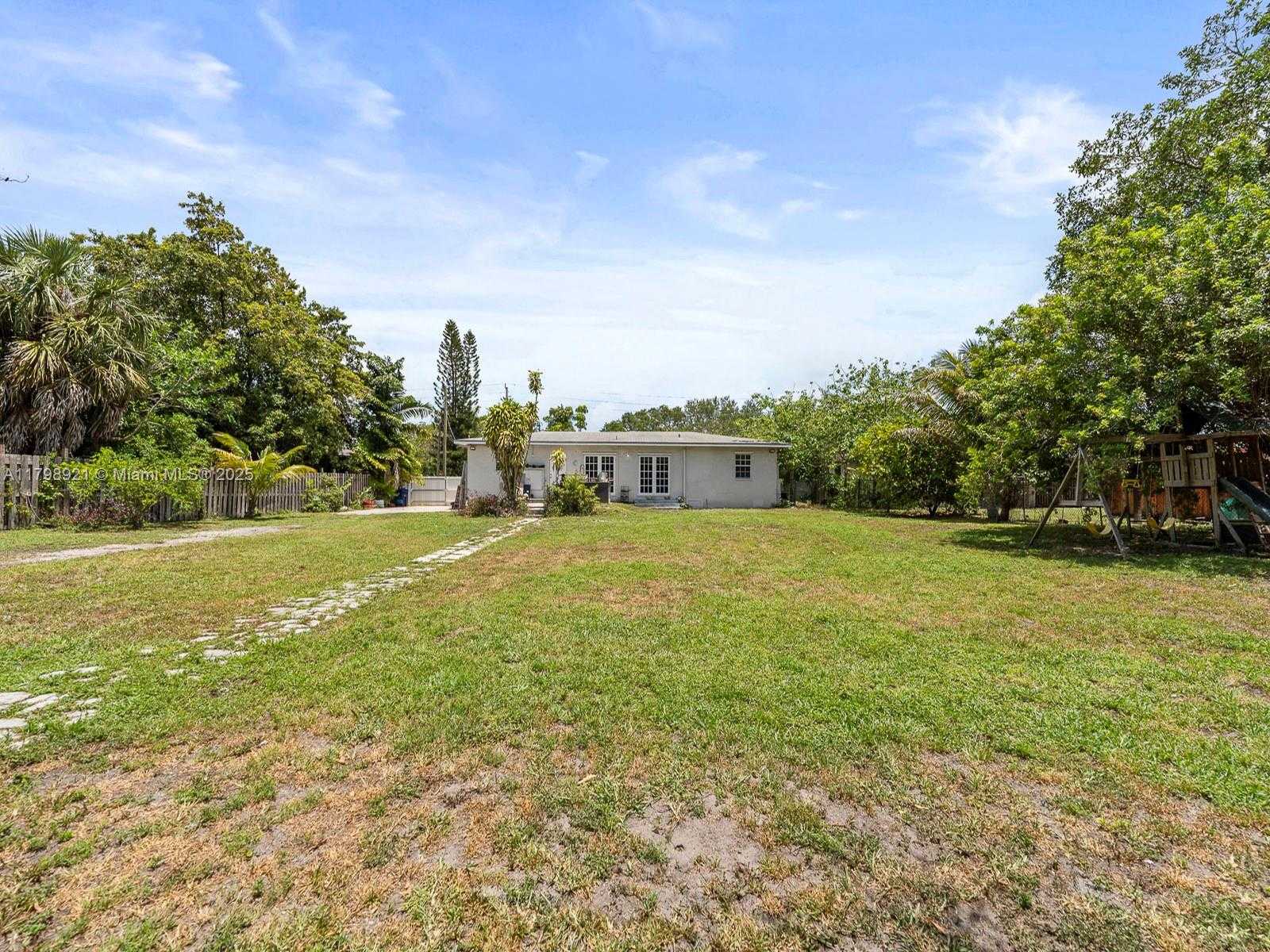 Small Image of 17720 NORTH WEST 17TH AVE, Miami Gardens Number 7