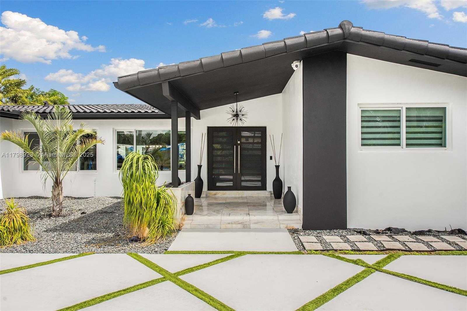 Small Image of 16409 NORTH EAST 31ST AVE, North Miami Beach Number 2