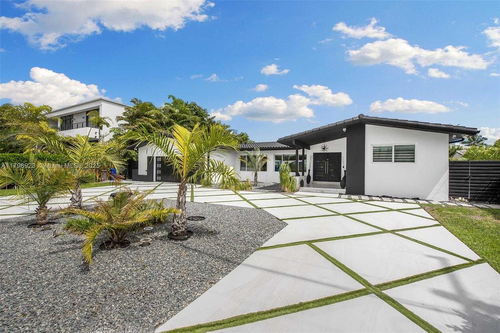 Small Image of 16409 NORTH EAST 31ST AVE, North Miami Beach Number 35
