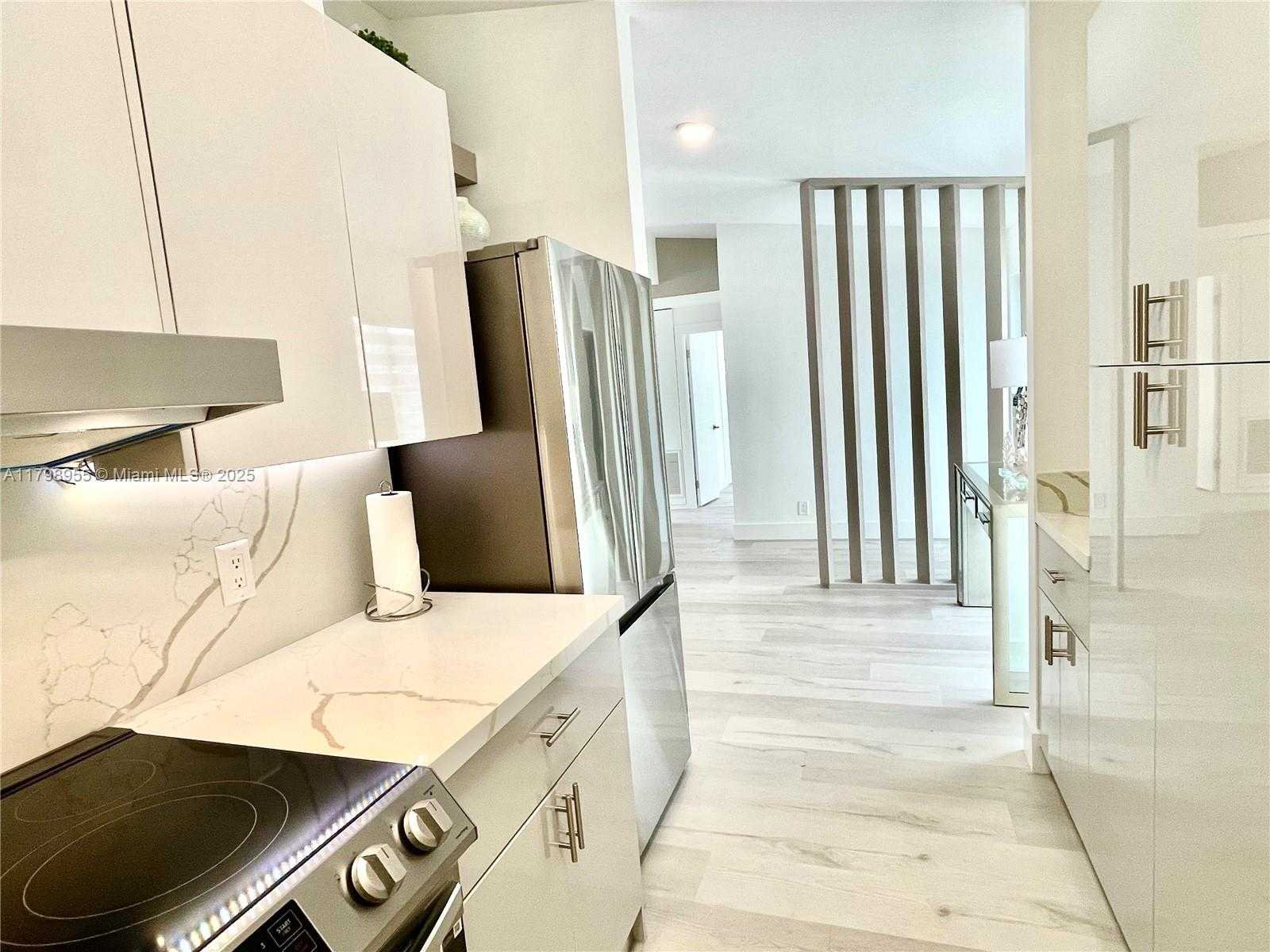 Small Image of 2406 MARATHON LN, Fort Lauderdale Number 12