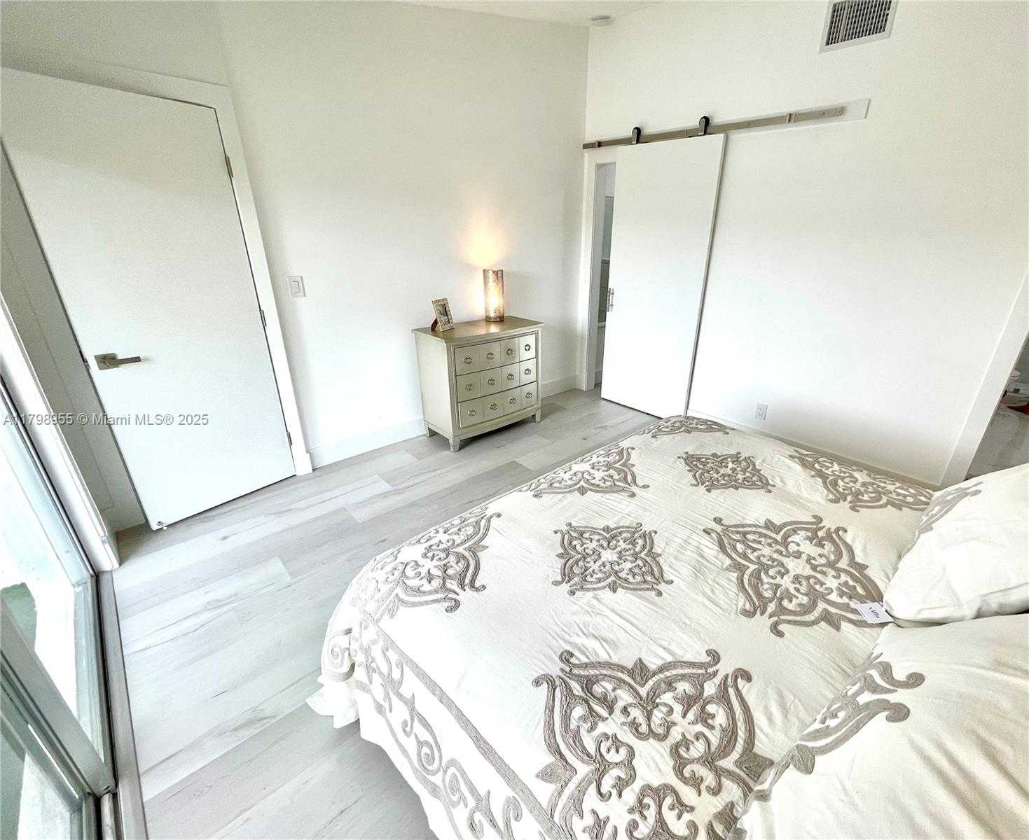 Small Image of 2406 MARATHON LN, Fort Lauderdale Number 19