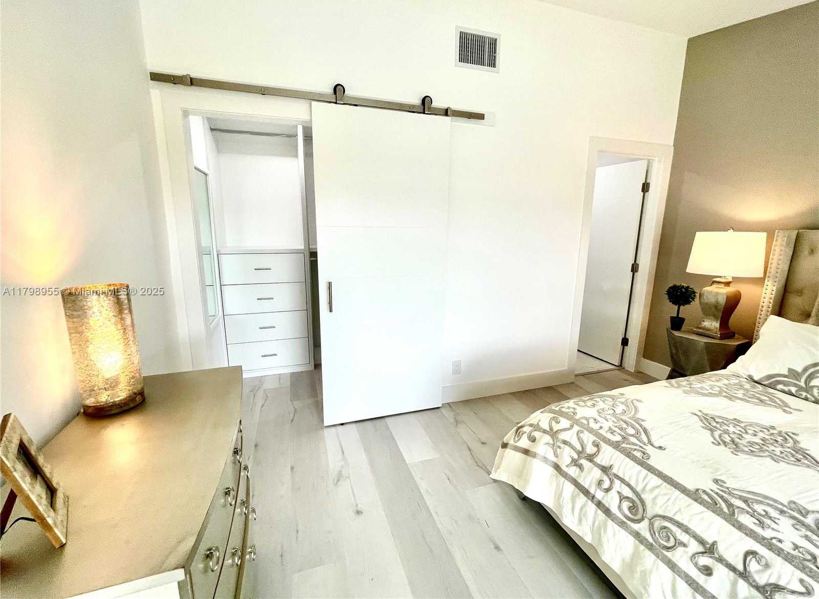 Small Image of 2406 MARATHON LN, Fort Lauderdale Number 20