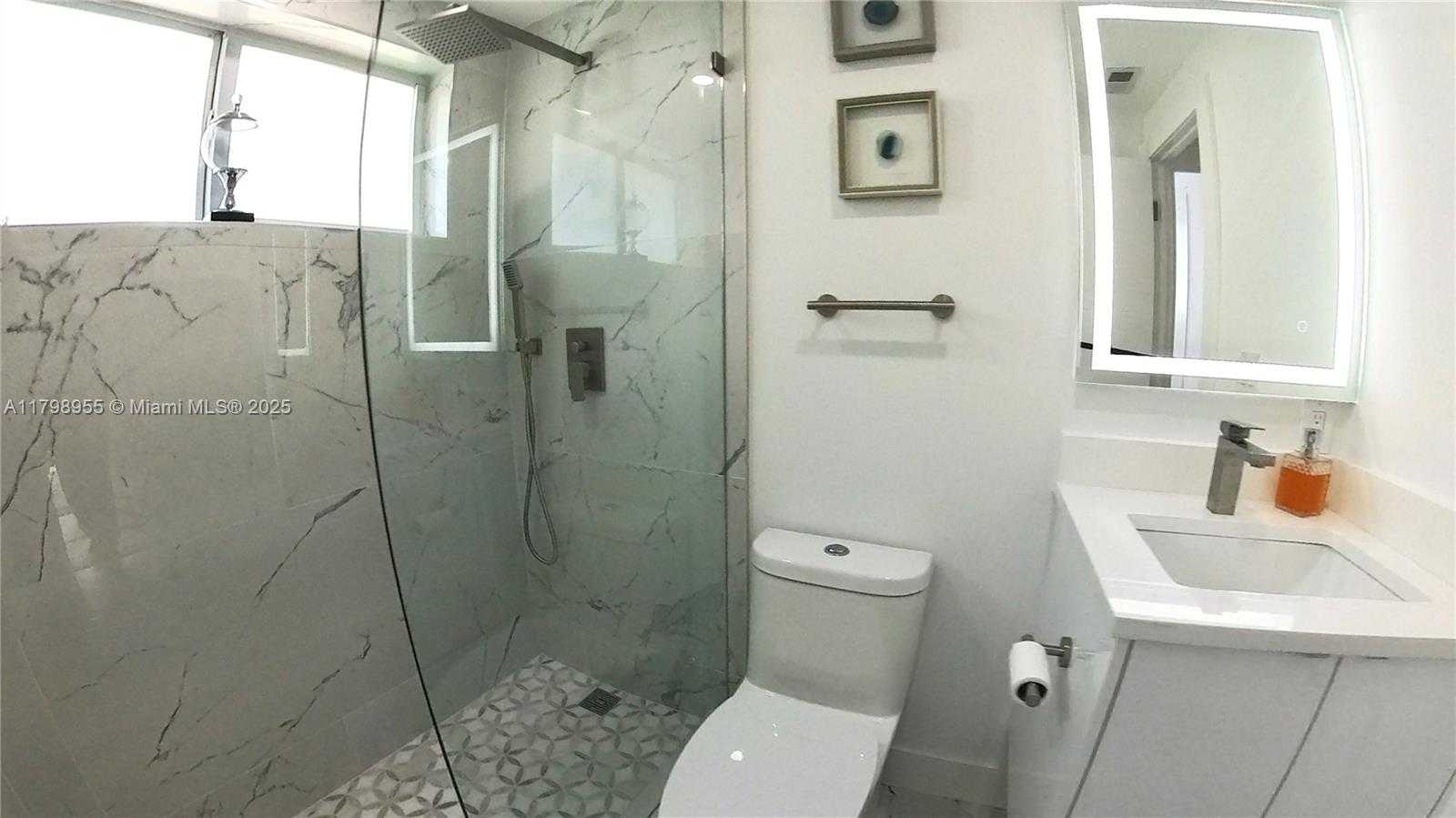 Small Image of 2406 MARATHON LN, Fort Lauderdale Number 29