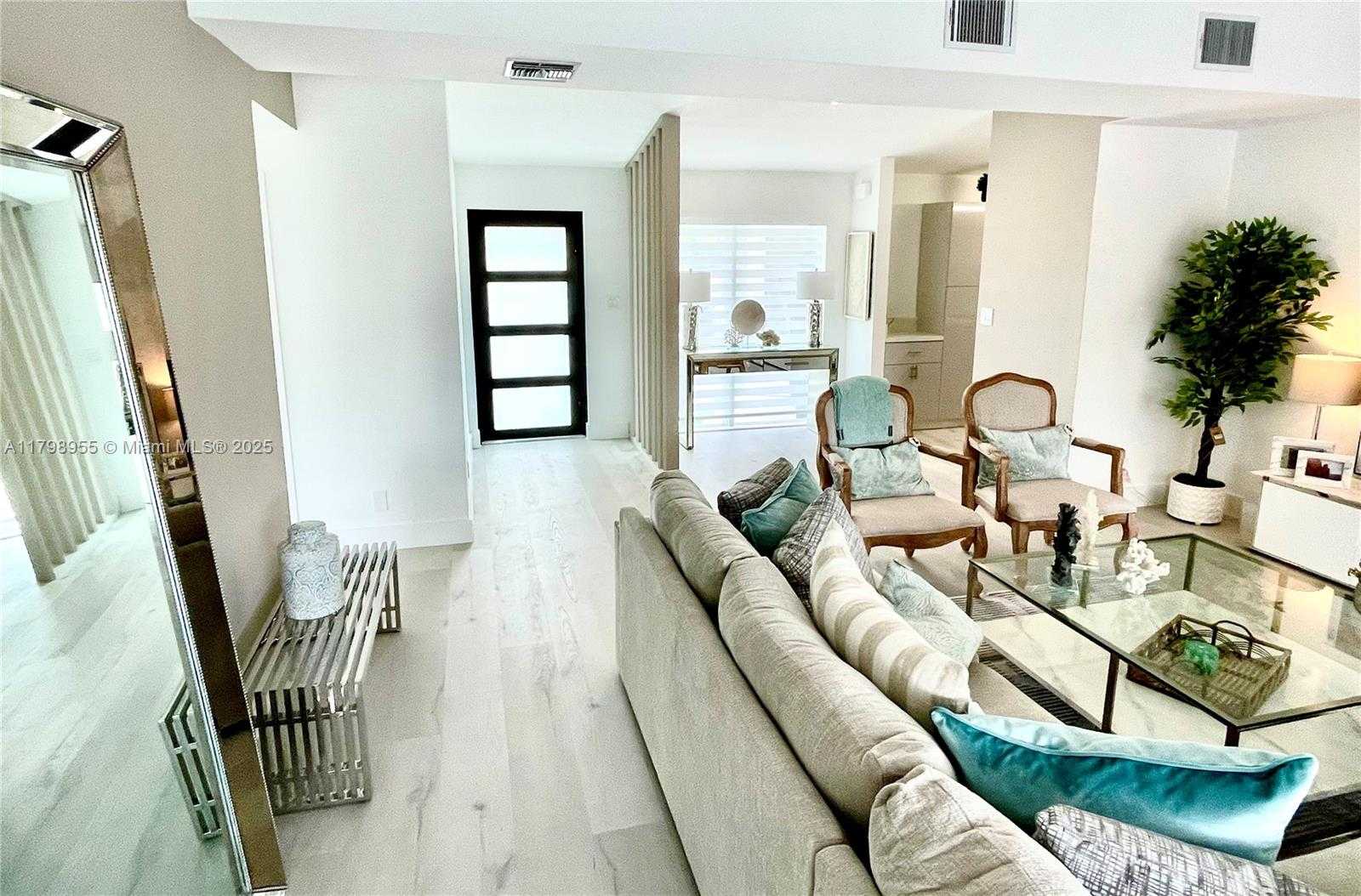 Small Image of 2406 MARATHON LN, Fort Lauderdale Number 3