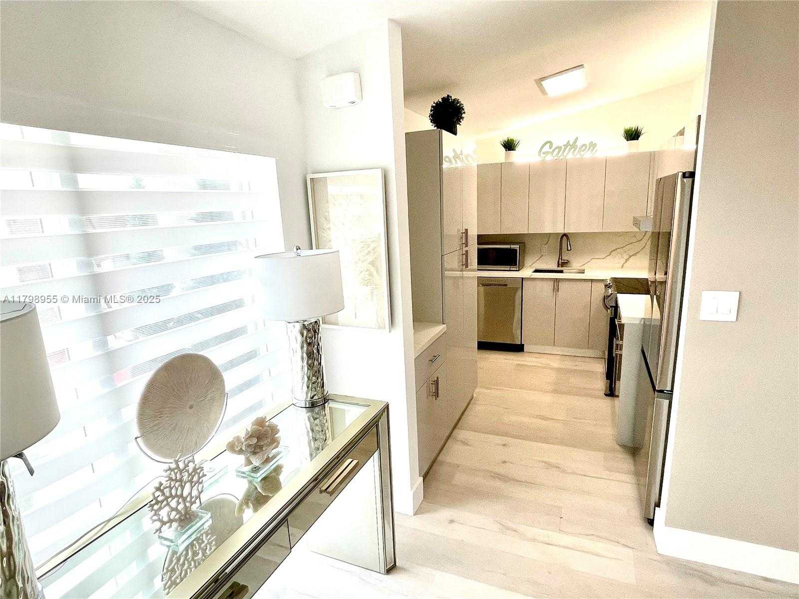 Small Image of 2406 MARATHON LN, Fort Lauderdale Number 4