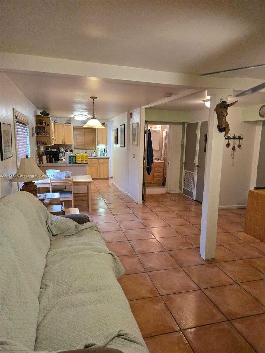 Small Image of 2415 GARFIELD ST, Hollywood Number 2