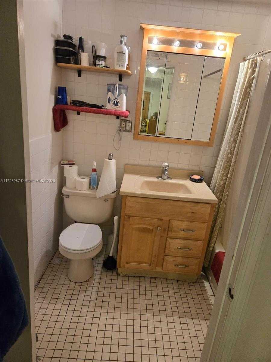 Small Image of 2415 GARFIELD ST, Hollywood Number 8