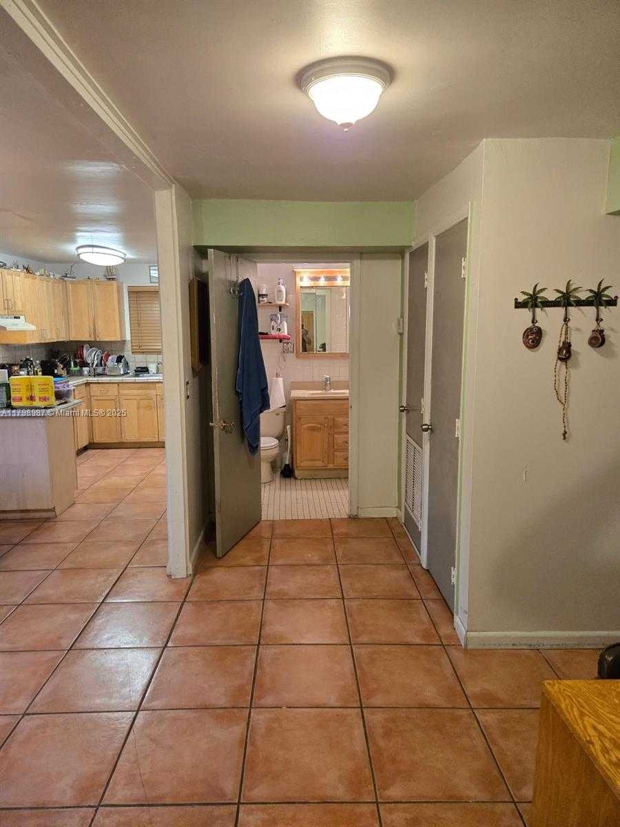 Small Image of 2415 GARFIELD ST, Hollywood Number 9