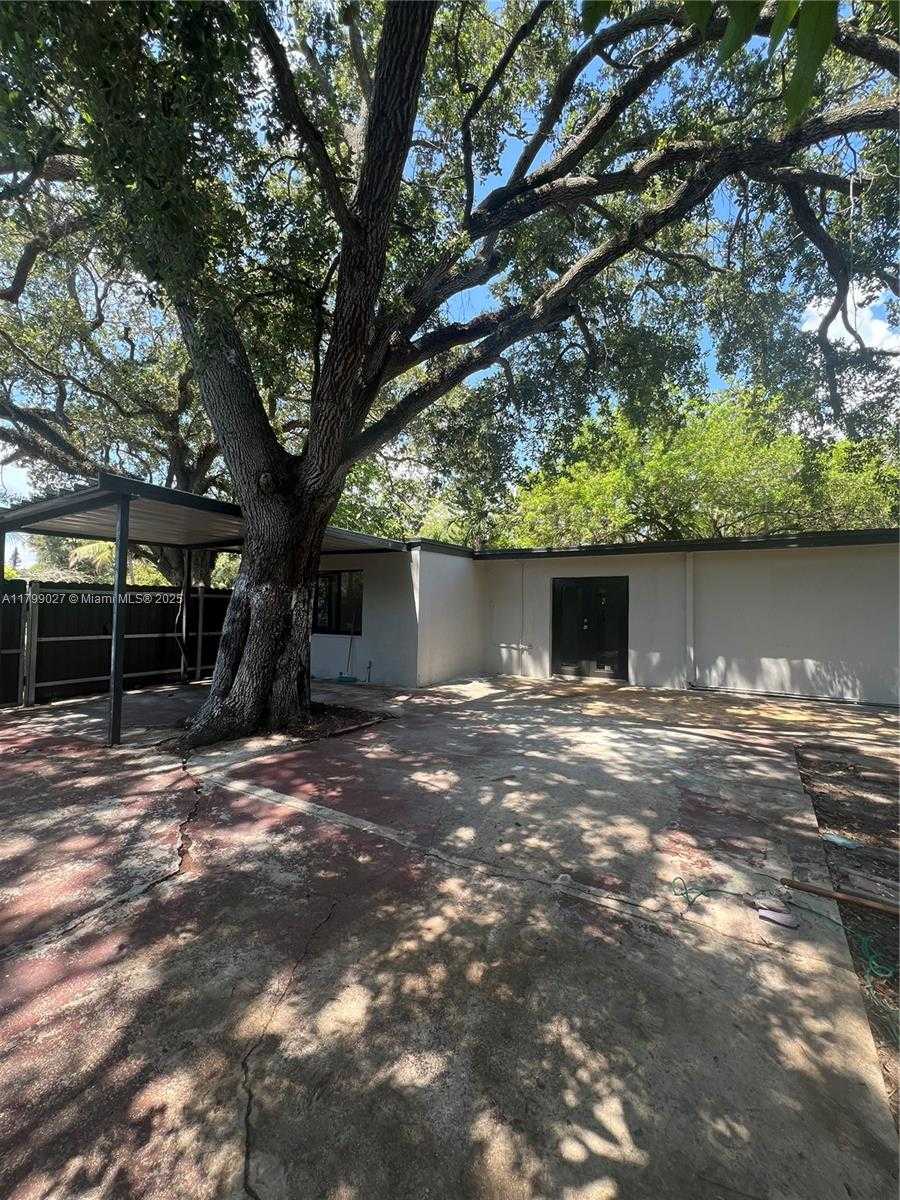 Small Image of 1535 NORTH EAST 139TH ST, North Miami Number 11