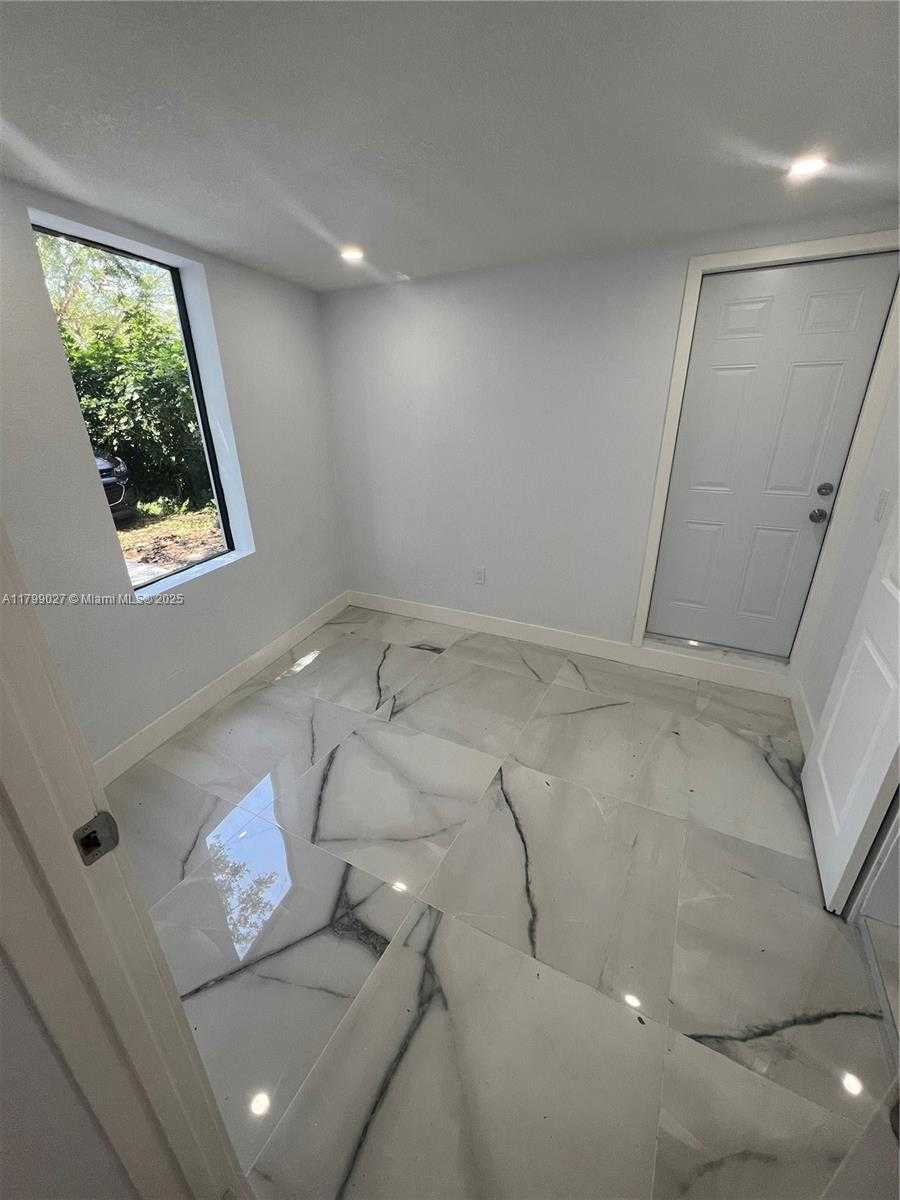 Small Image of 1535 NORTH EAST 139TH ST, North Miami Number 2