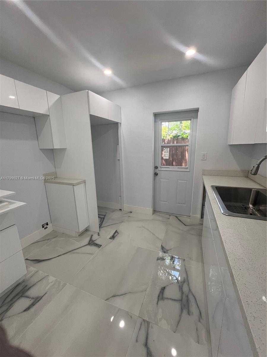 Small Image of 1535 NORTH EAST 139TH ST, North Miami Number 3
