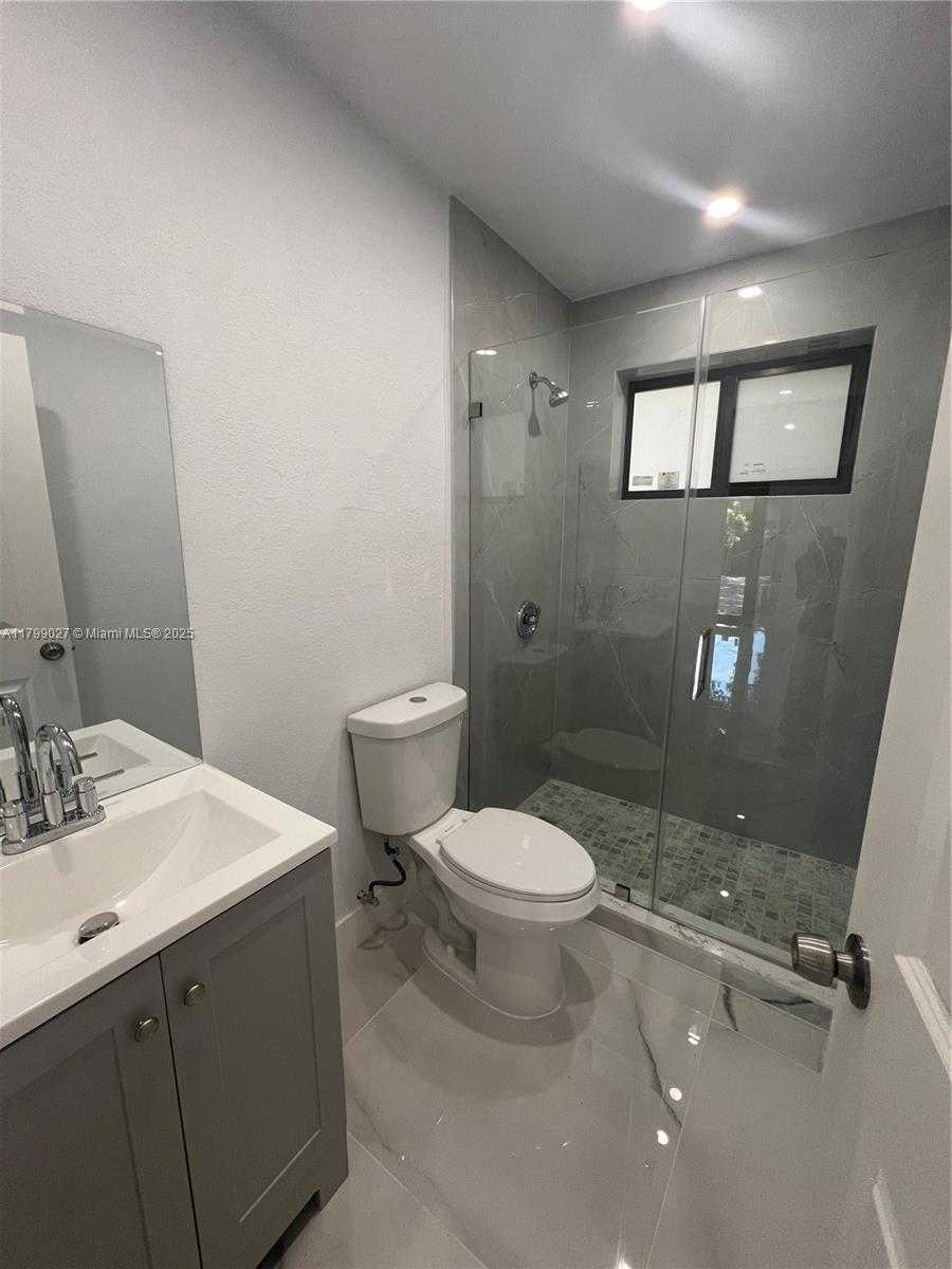 Small Image of 1535 NORTH EAST 139TH ST, North Miami Number 4