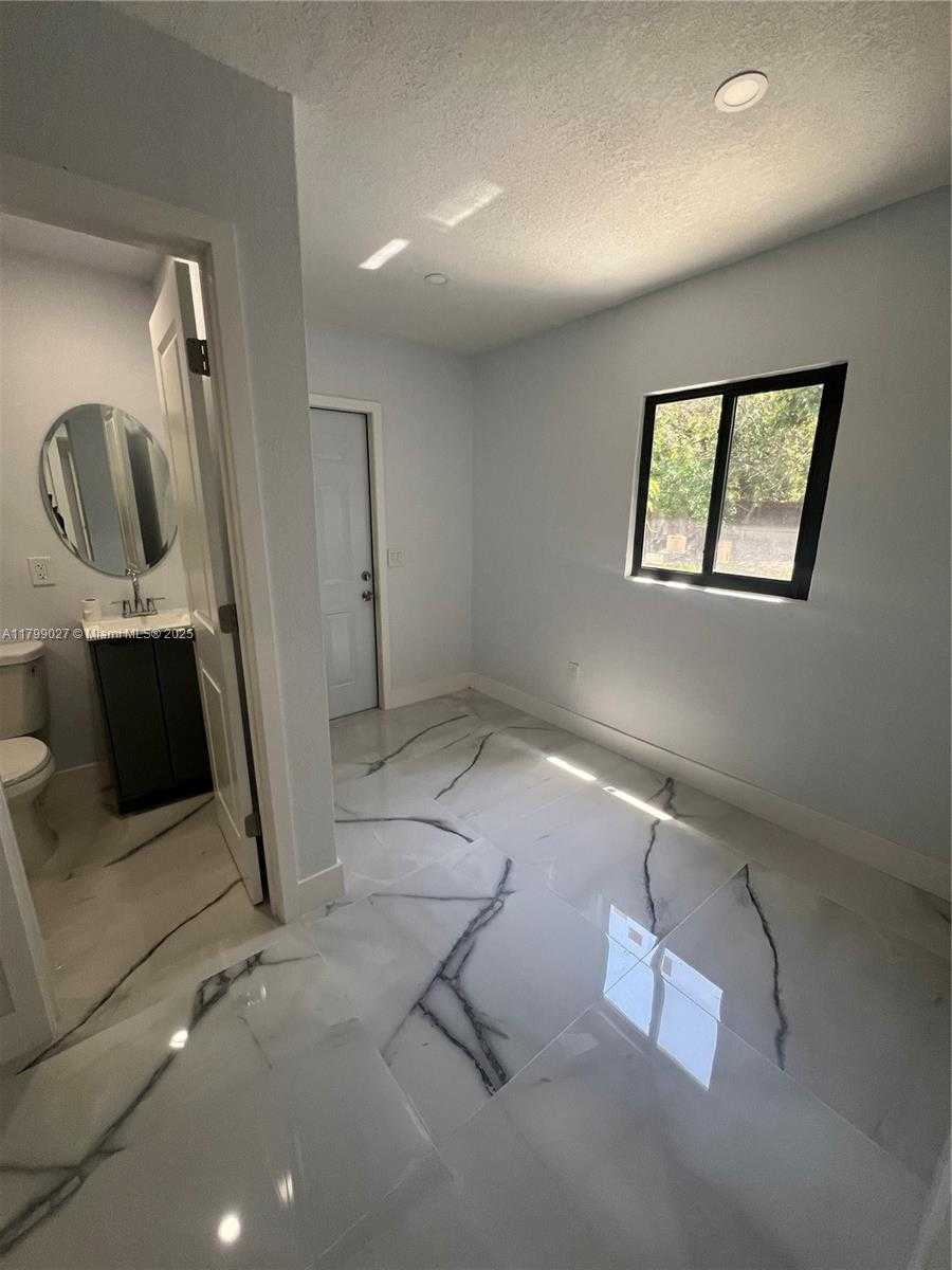 Small Image of 1535 NORTH EAST 139TH ST, North Miami Number 7