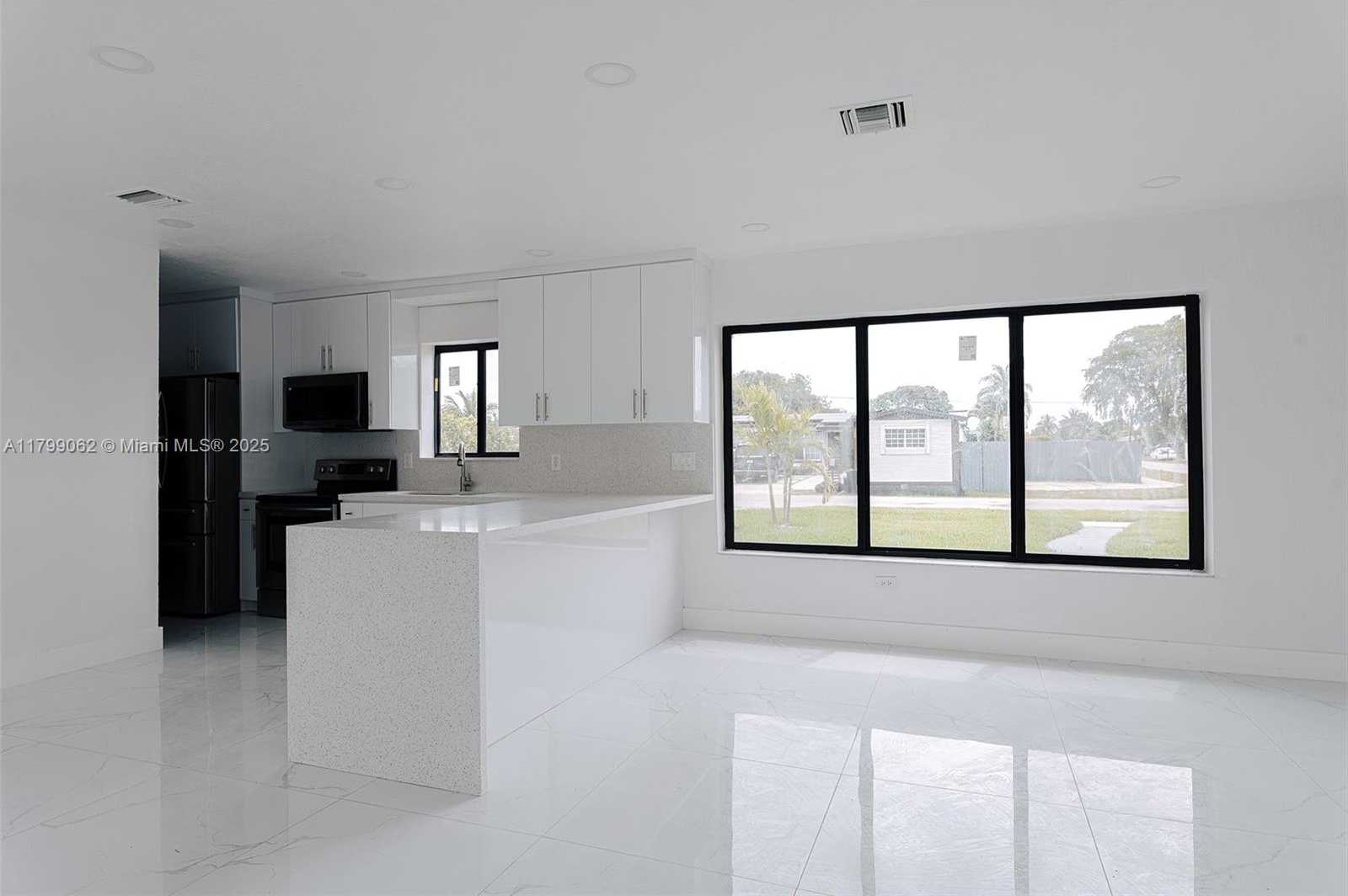 Small Image of 17940 NORTH WEST 13TH CT, Miami Gardens Number 10