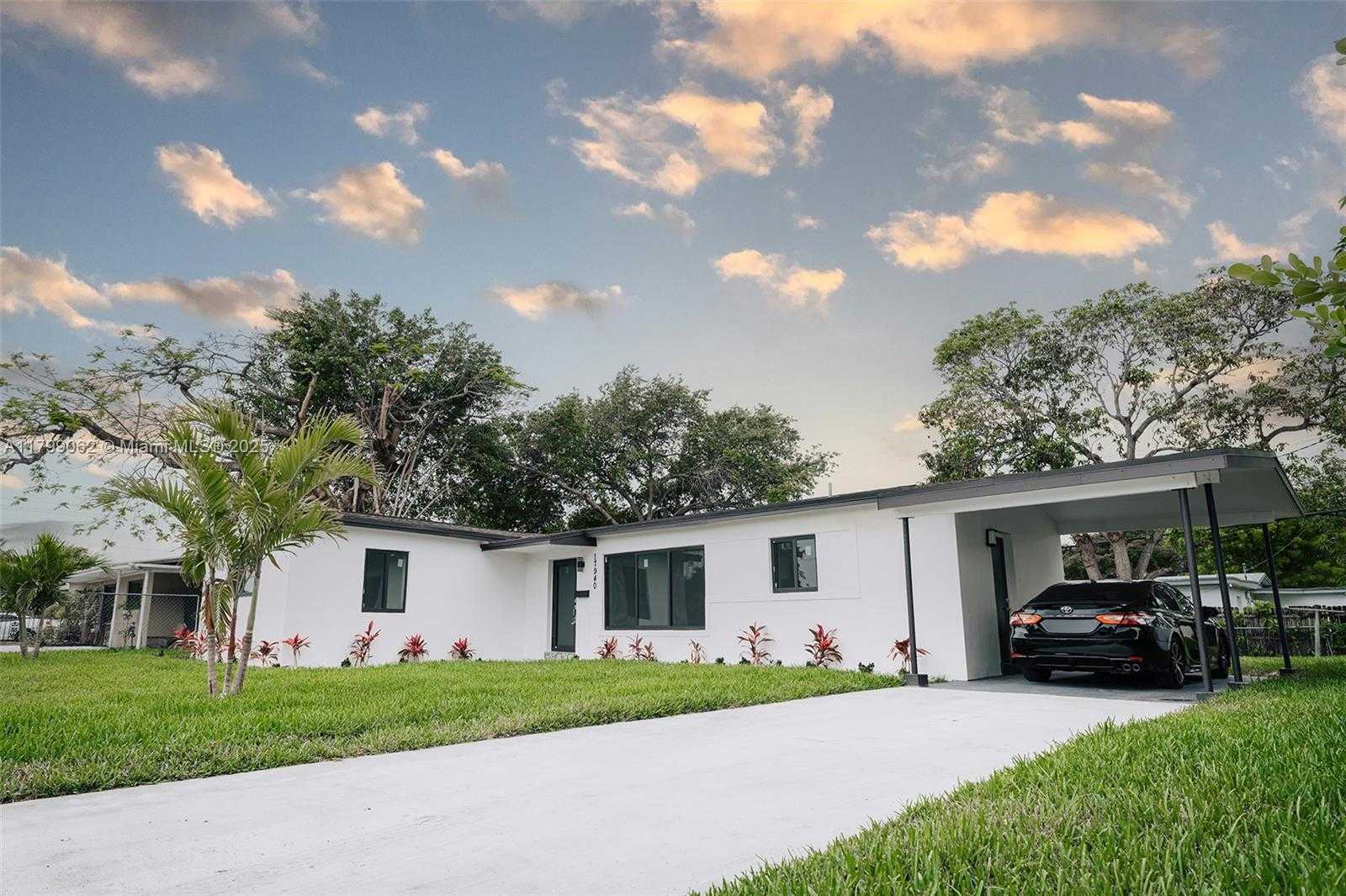 Small Image of 17940 NORTH WEST 13TH CT, Miami Gardens Number 2