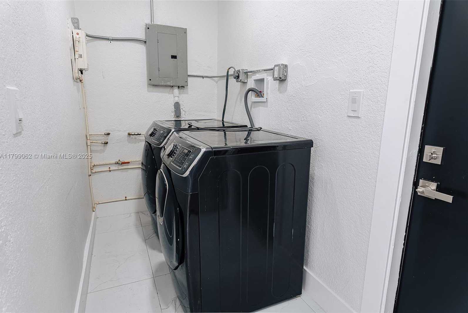 Small Image of 17940 NORTH WEST 13TH CT, Miami Gardens Number 35